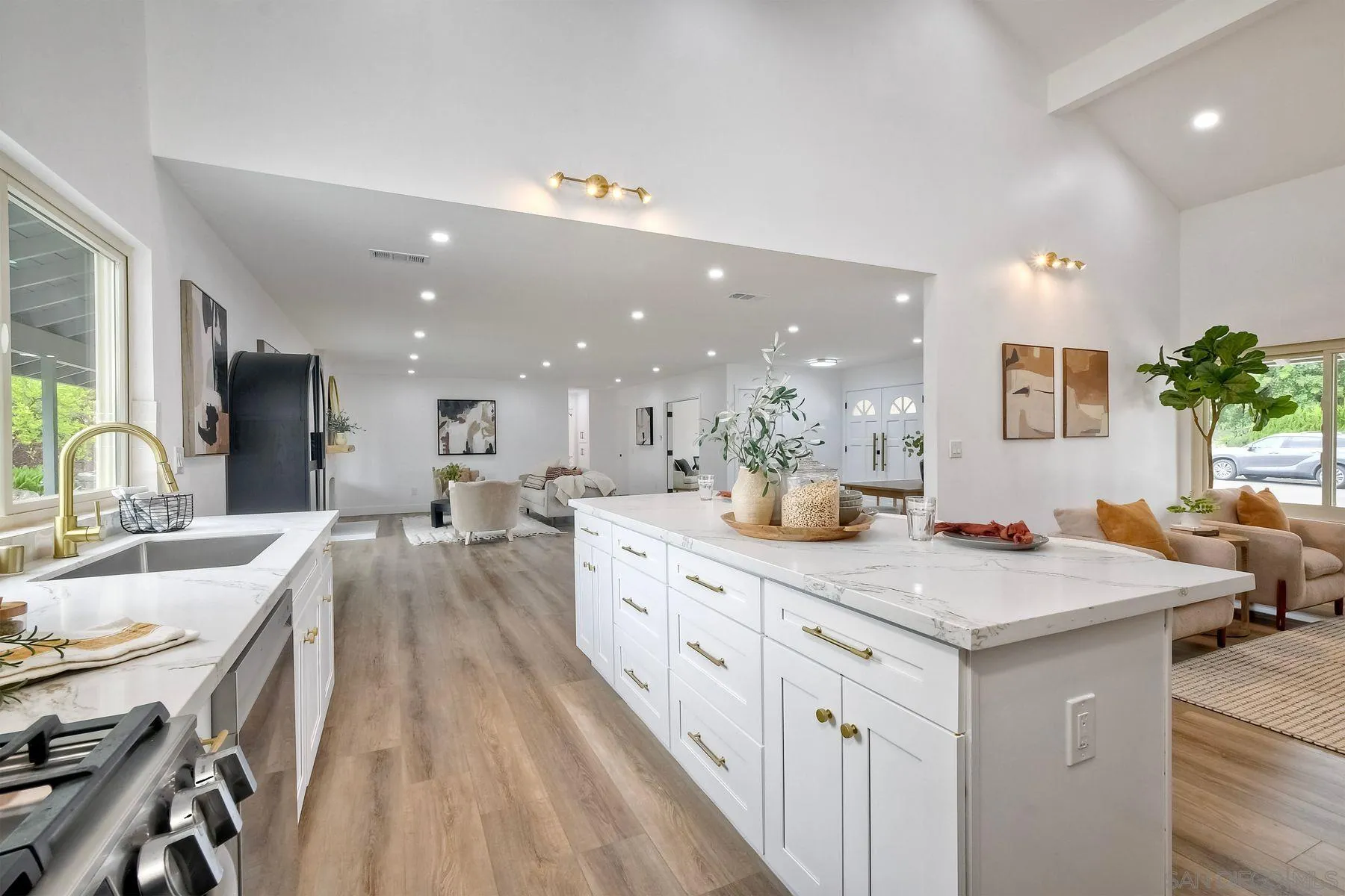 https://cdn.realtyfeed.com/cdn/127/250027819/5b0fe0f46d288d359ec1e80cc98384e1.webp
