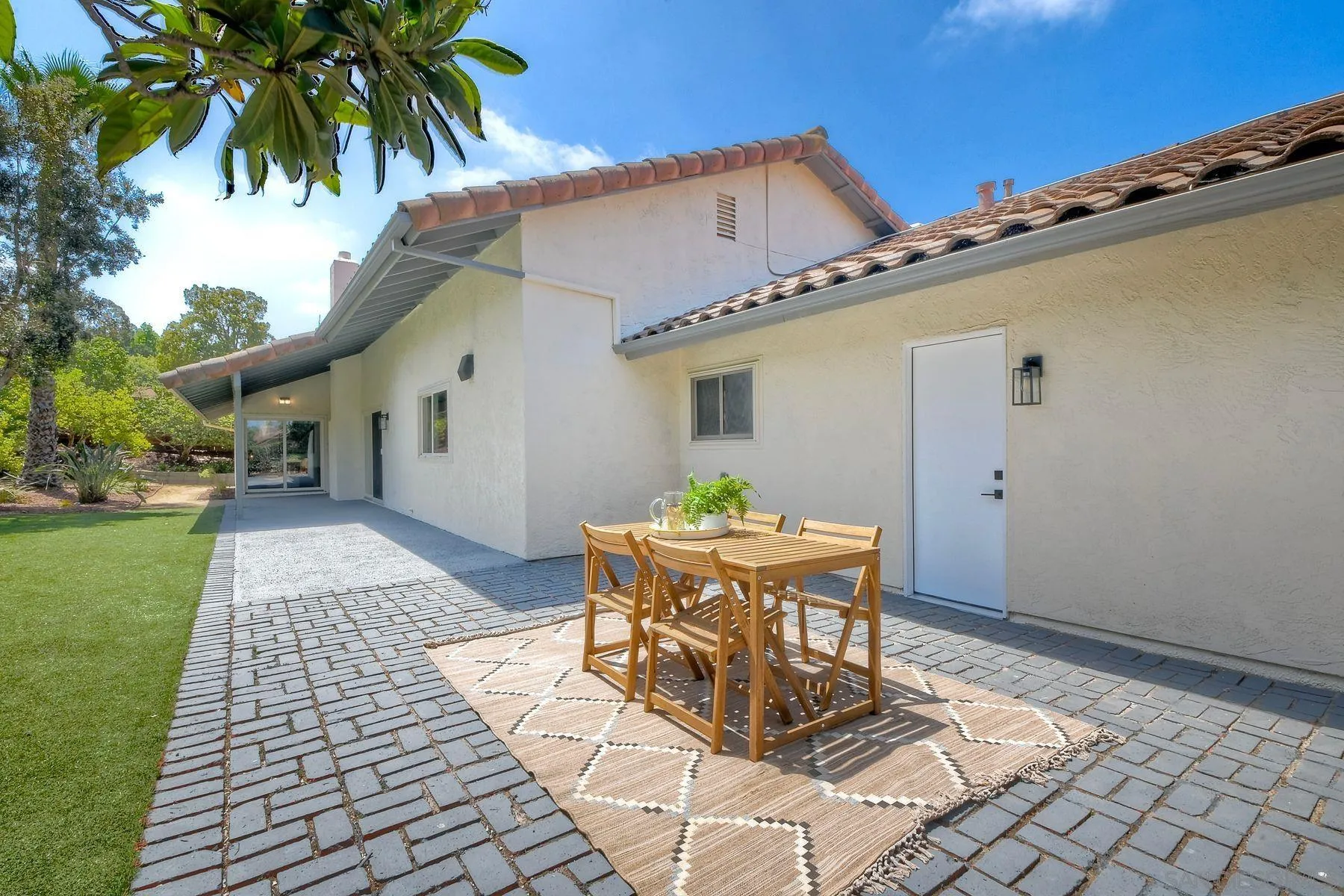 https://cdn.realtyfeed.com/cdn/127/250027819/847bf78cfd4aa117f4102a6b2f30cc8a.webp