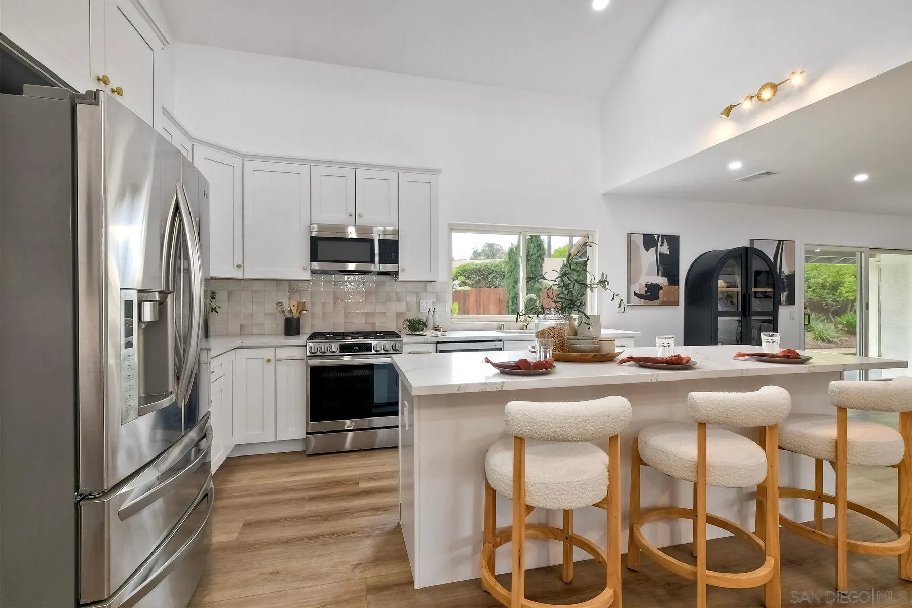 https://cdn.realtyfeed.com/cdn/127/250027819/a6ca7aa411294ab1d9e13ebdd54db41b.webp