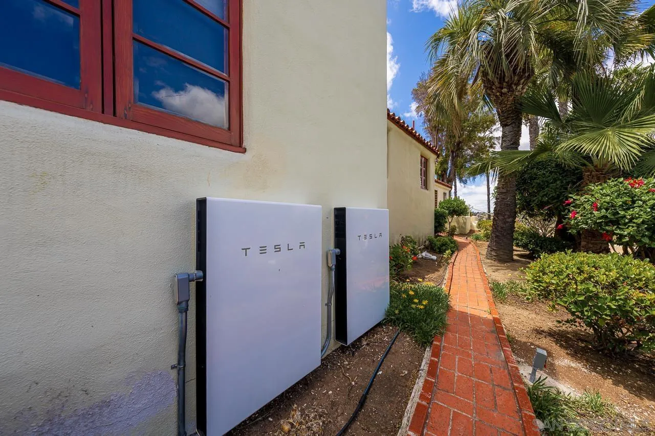 https://cdn.realtyfeed.com/cdn/127/250027842/0248a00616a2f925d0d69e9c77792eb9.webp