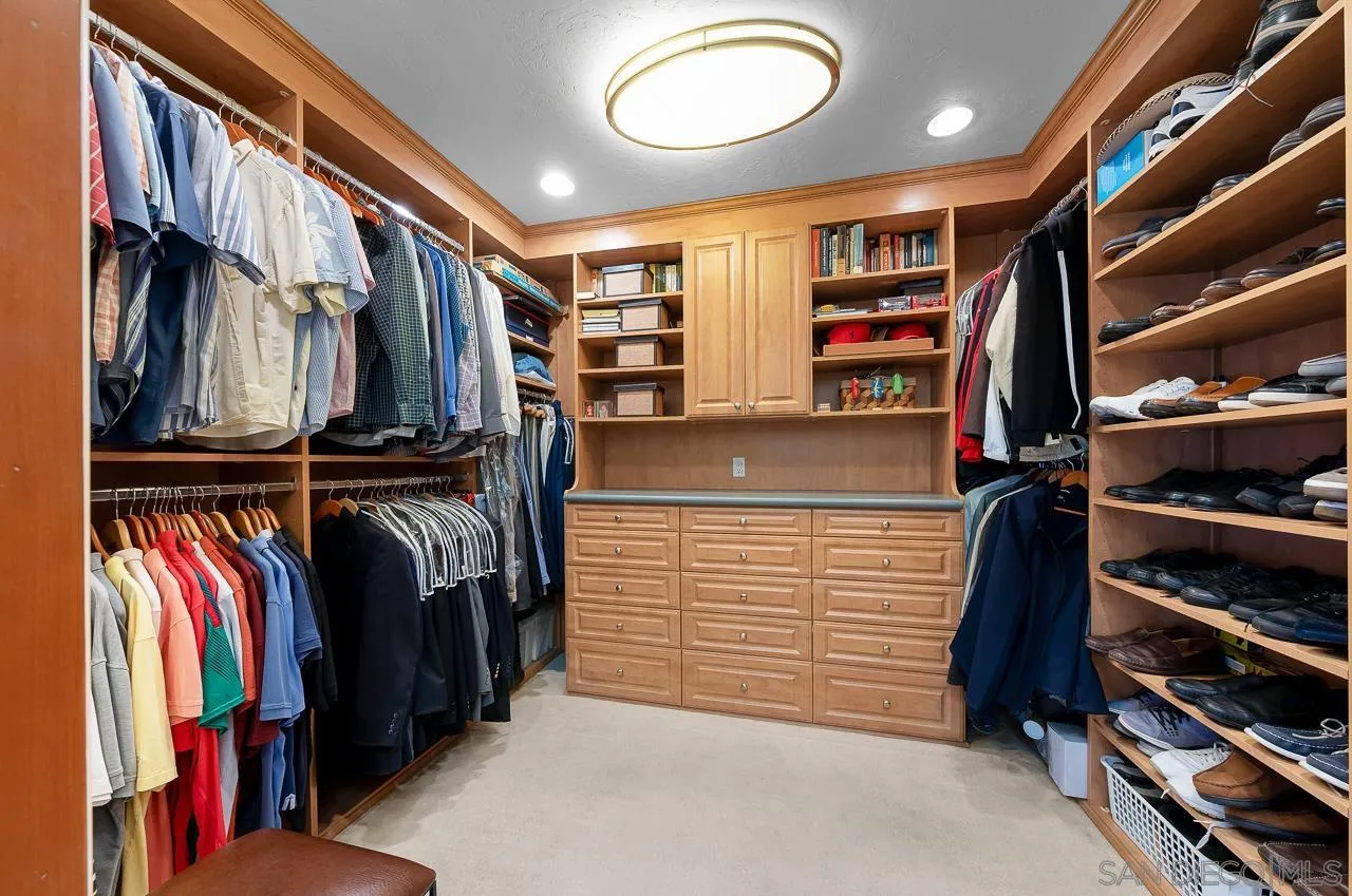 https://cdn.realtyfeed.com/cdn/127/250027842/2221409d91da49261a0b16680509e8ba.webp