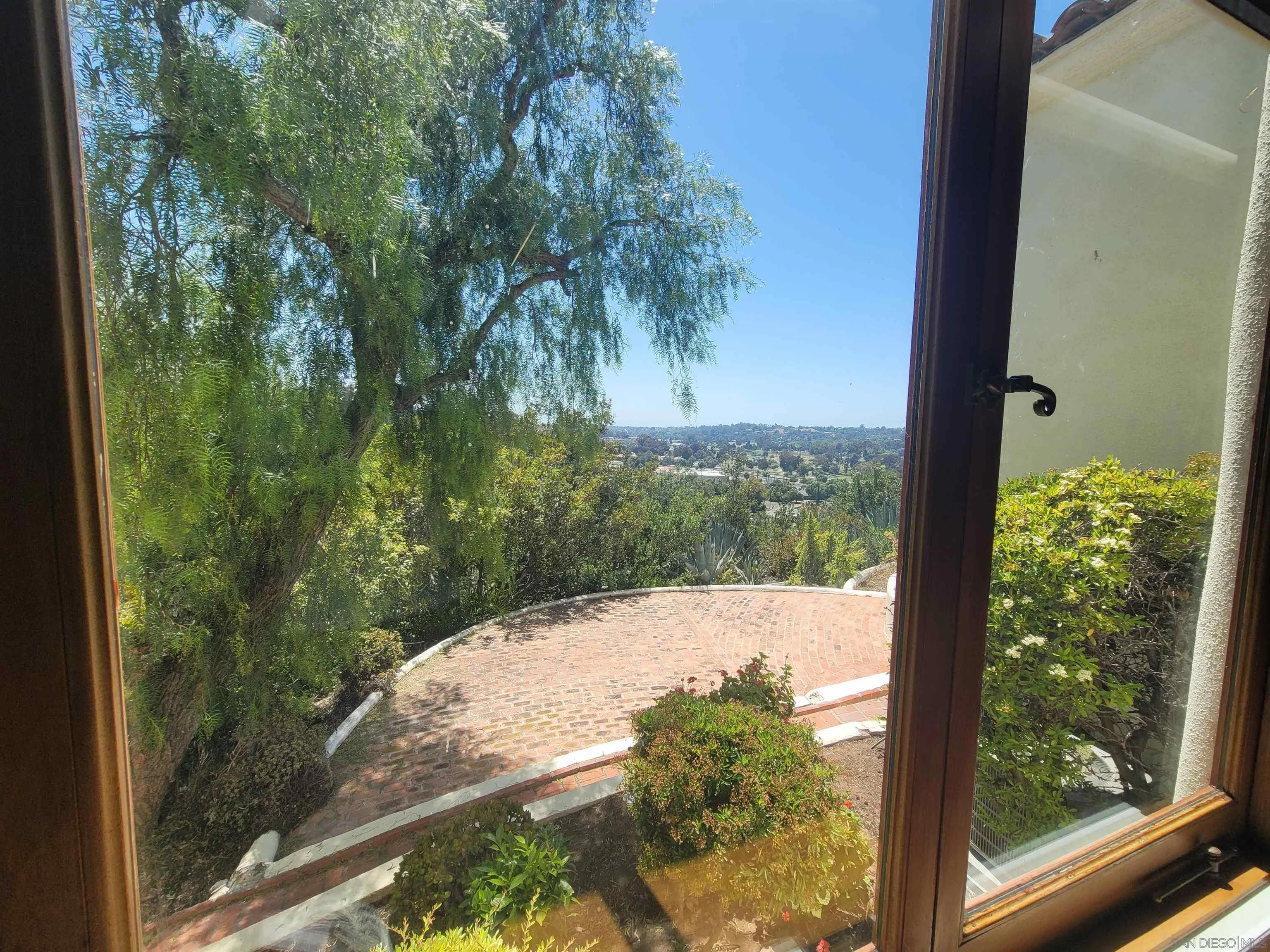 https://cdn.realtyfeed.com/cdn/127/250027842/326980ad7413c03e6c6adf3a750df2c4.webp