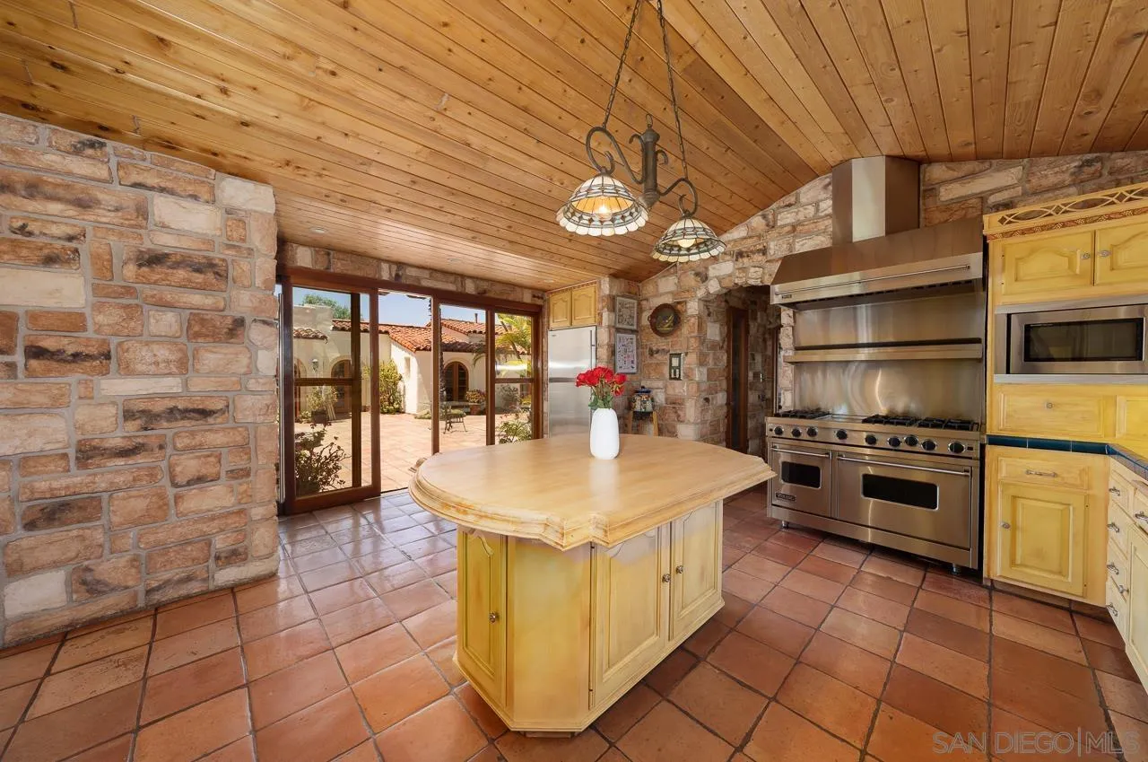 https://cdn.realtyfeed.com/cdn/127/250027842/4a3d0cf698d8adb3ed352227713468eb.webp
