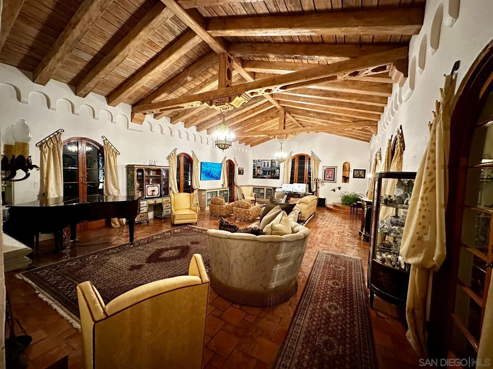 https://cdn.realtyfeed.com/cdn/127/250027842/71d8ed8f490900e5584a79a8de024ebf.webp