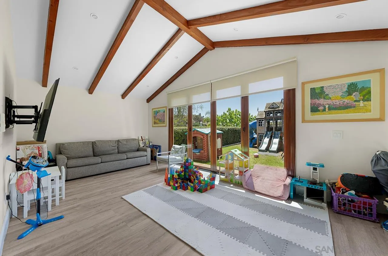 https://cdn.realtyfeed.com/cdn/127/250027842/737d79dedf359d1de7846deccd2066b5.webp