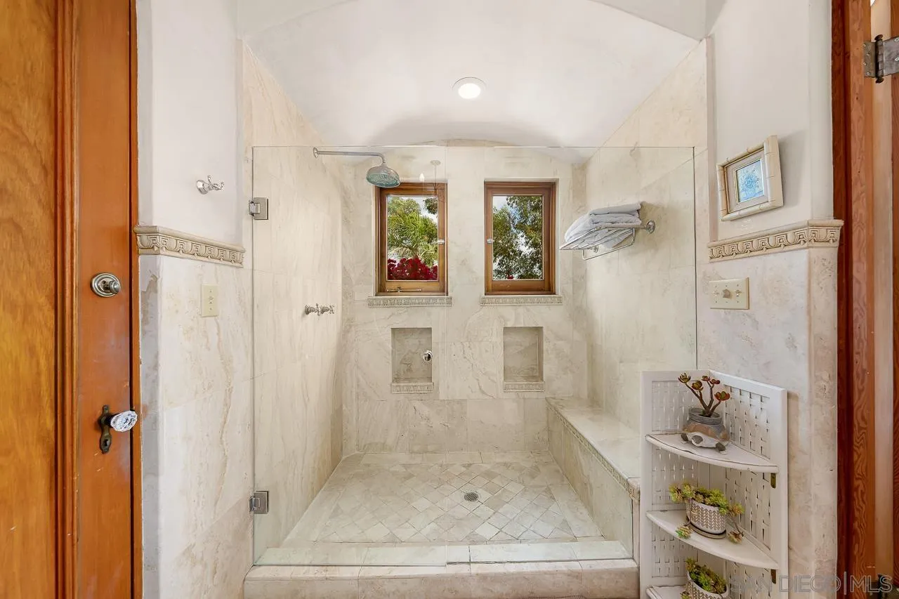 https://cdn.realtyfeed.com/cdn/127/250027842/b7efcf6a3d4d1e144465e60918f80b97.webp