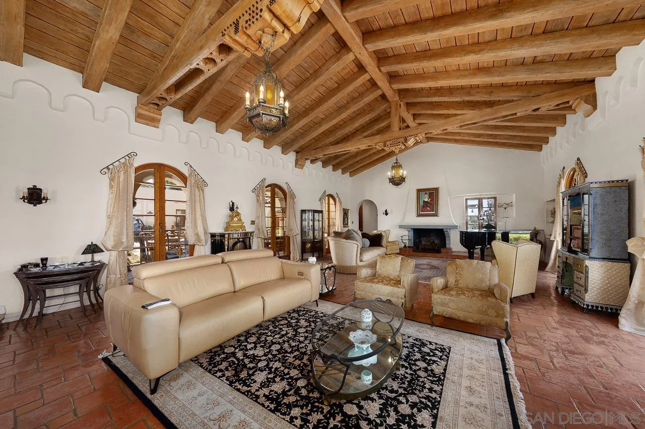 https://cdn.realtyfeed.com/cdn/127/250027842/d028e2a75dd3bc25476c66407a6df56e.webp