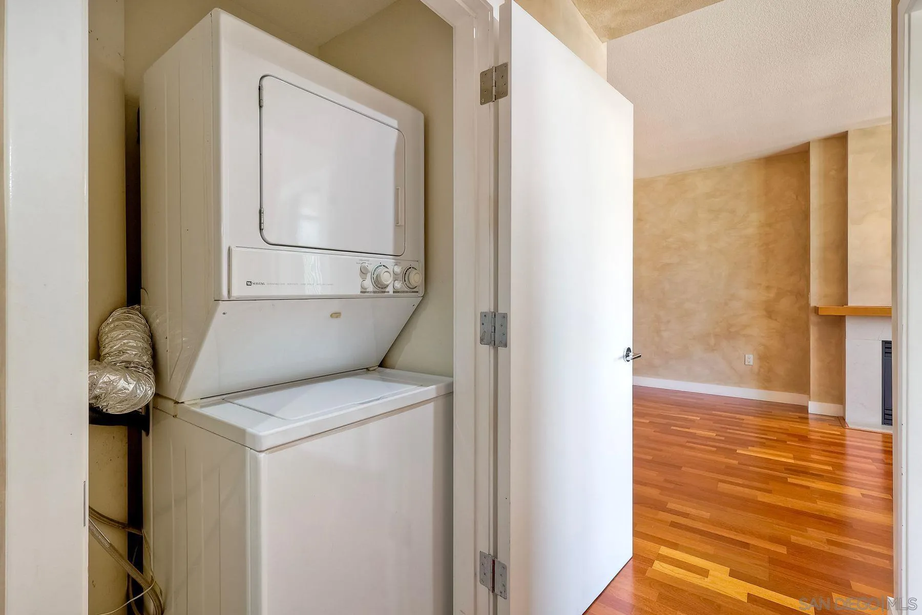 https://cdn.realtyfeed.com/cdn/127/250027957/36d1a0a64f4e0084fb0ac4db718864e3.webp