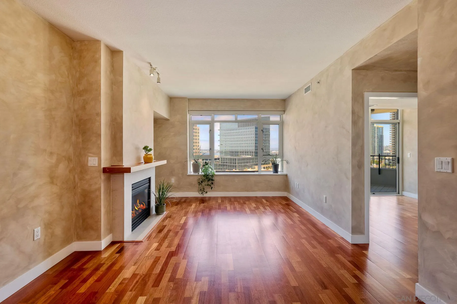 https://cdn.realtyfeed.com/cdn/127/250027957/53f907cb95b376c8291b870d8d9dbed7.webp