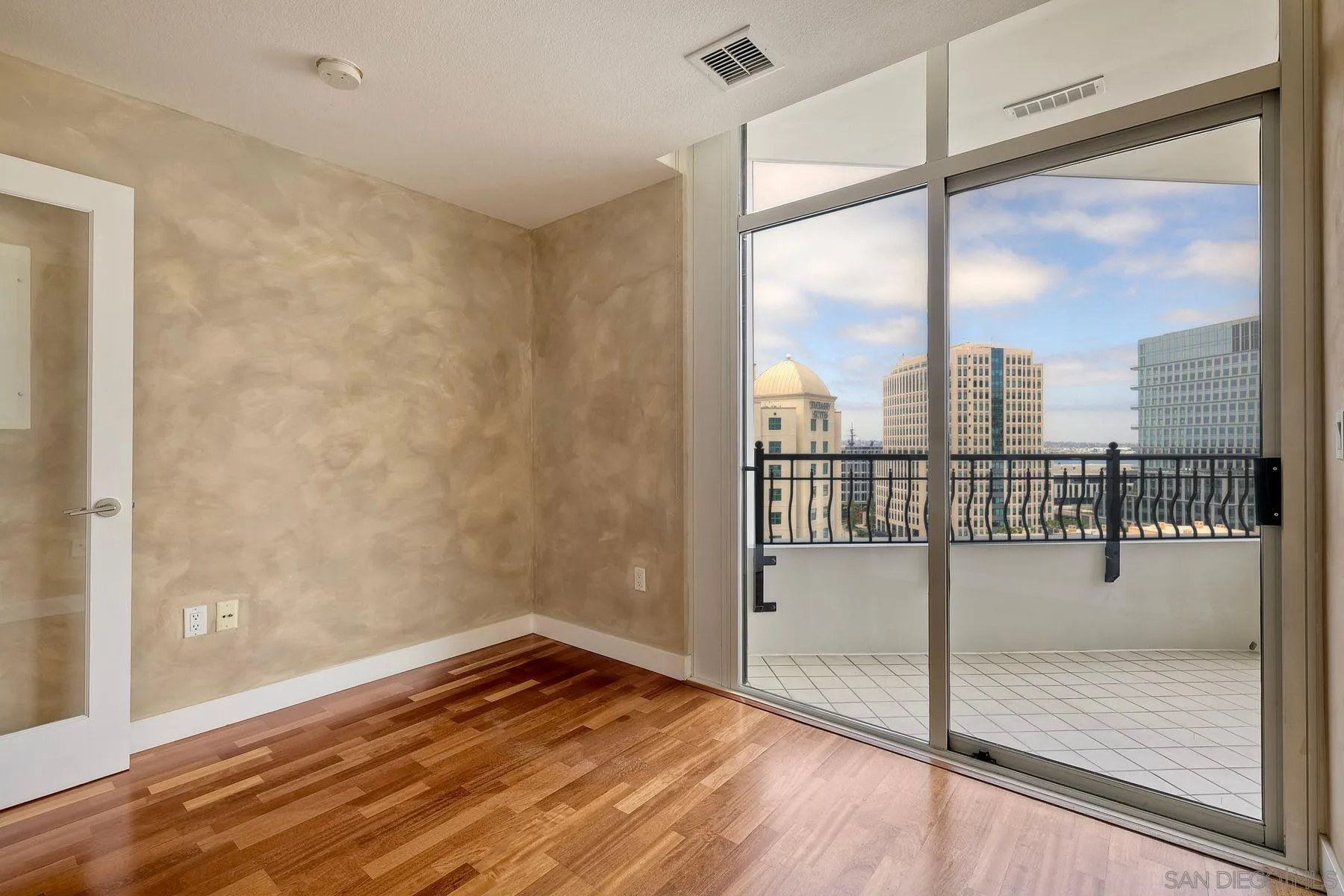 https://cdn.realtyfeed.com/cdn/127/250027957/6f45ba43221becba9a17966c5eb09ca3.webp