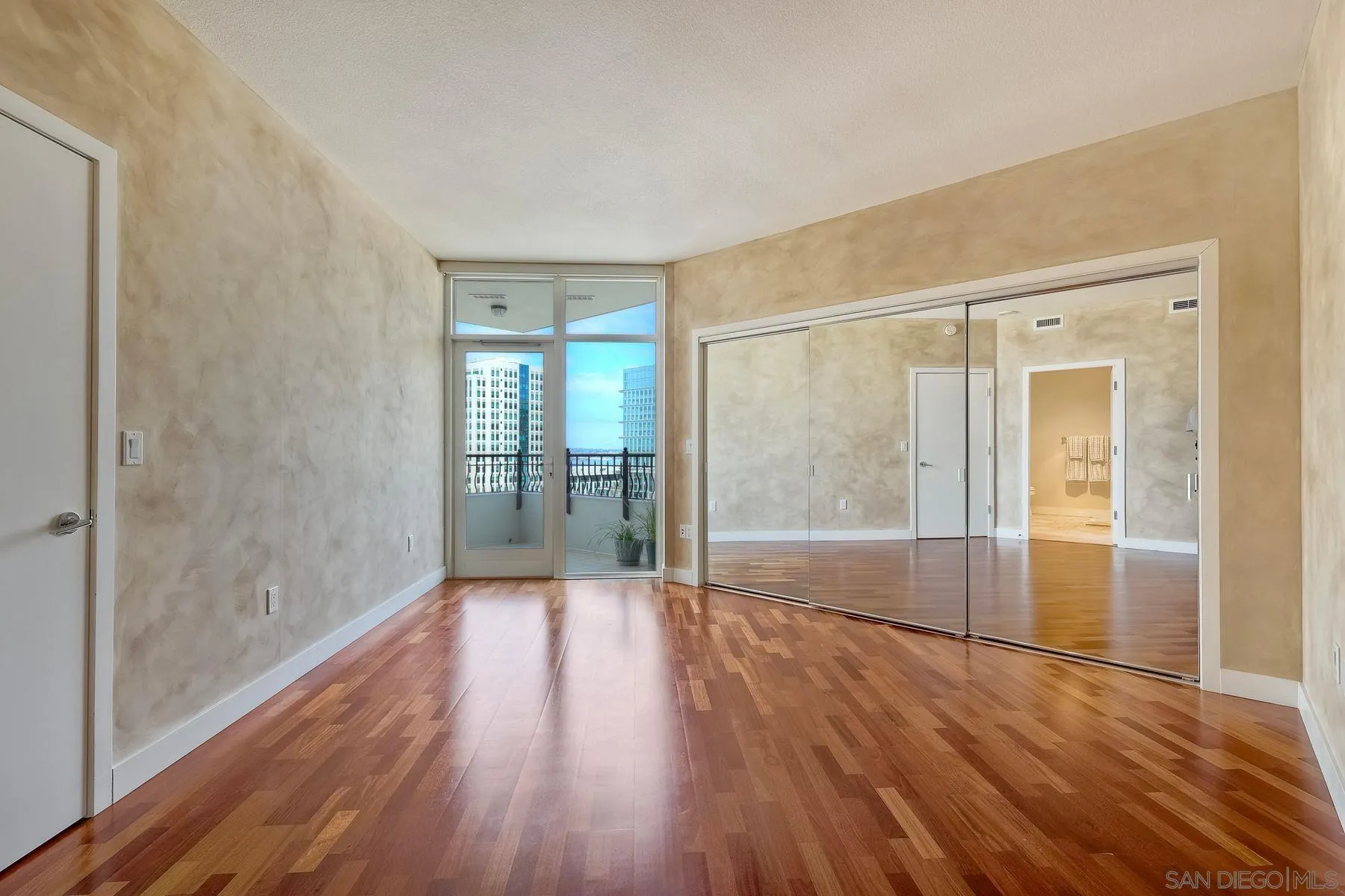 https://cdn.realtyfeed.com/cdn/127/250027957/845bdc7ef5ad2deeefe3cc45876c5d68.webp