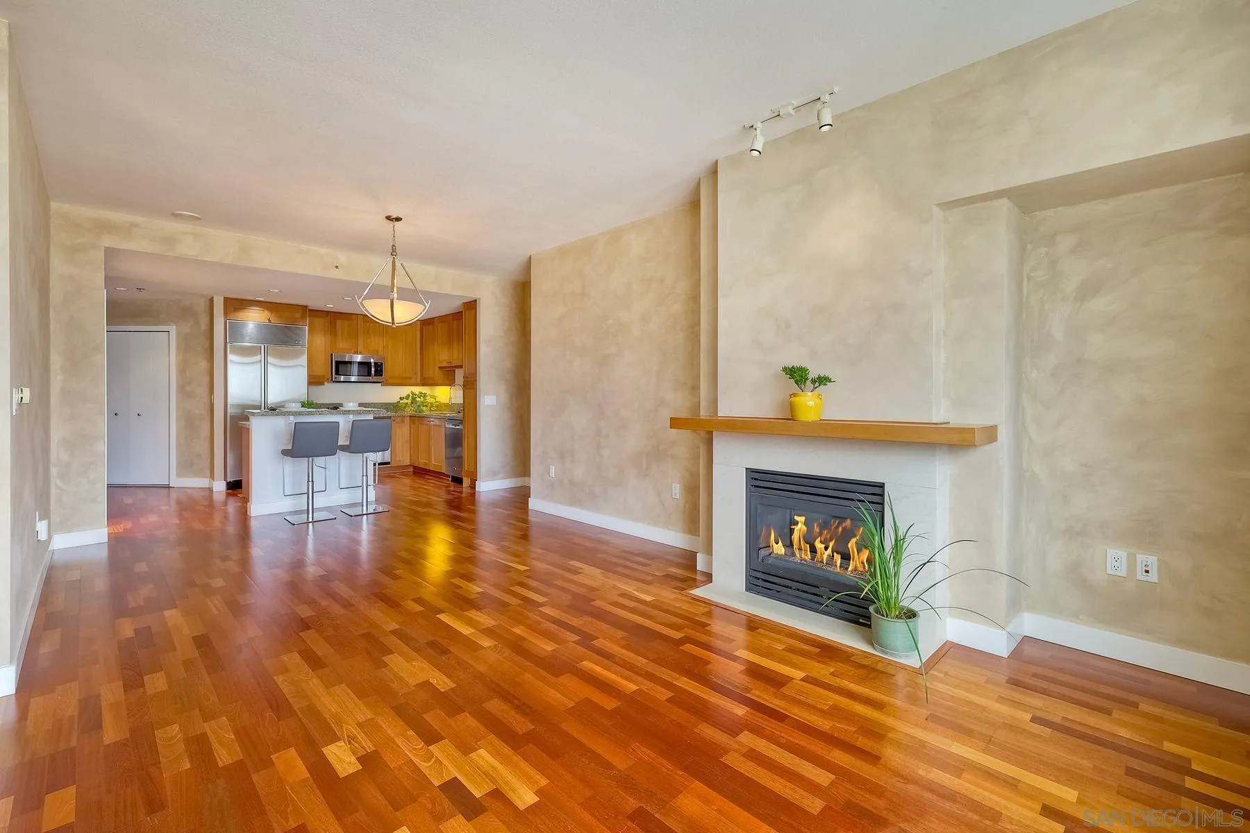 https://cdn.realtyfeed.com/cdn/127/250027957/8d28b4576eaefc31d0198425069854d8.webp