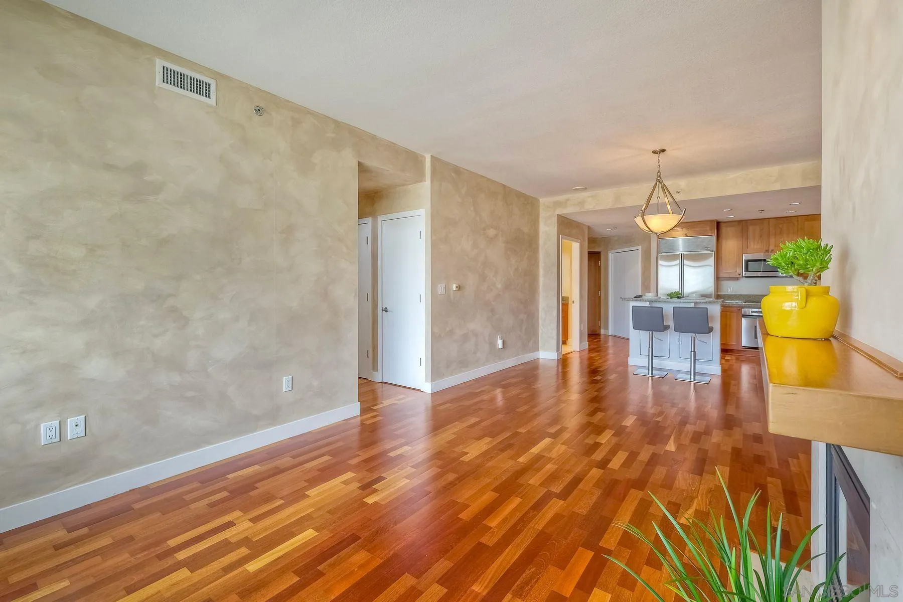 https://cdn.realtyfeed.com/cdn/127/250027957/c3ab88ea91b9f03bd0fc1e0bf9742dbc.webp