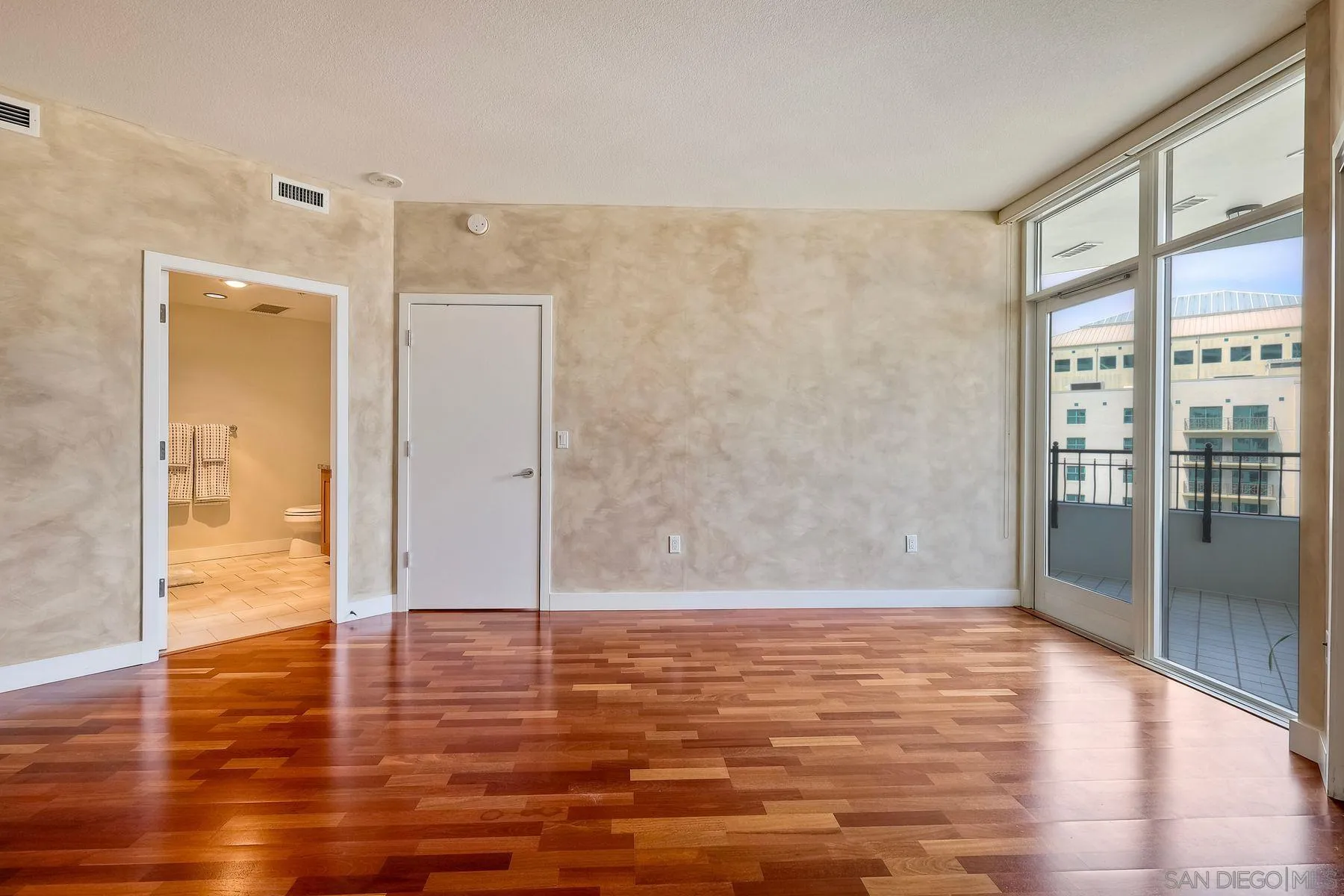 https://cdn.realtyfeed.com/cdn/127/250027957/e5eae0a4b386fabe2d6c643b5a35f24e.webp