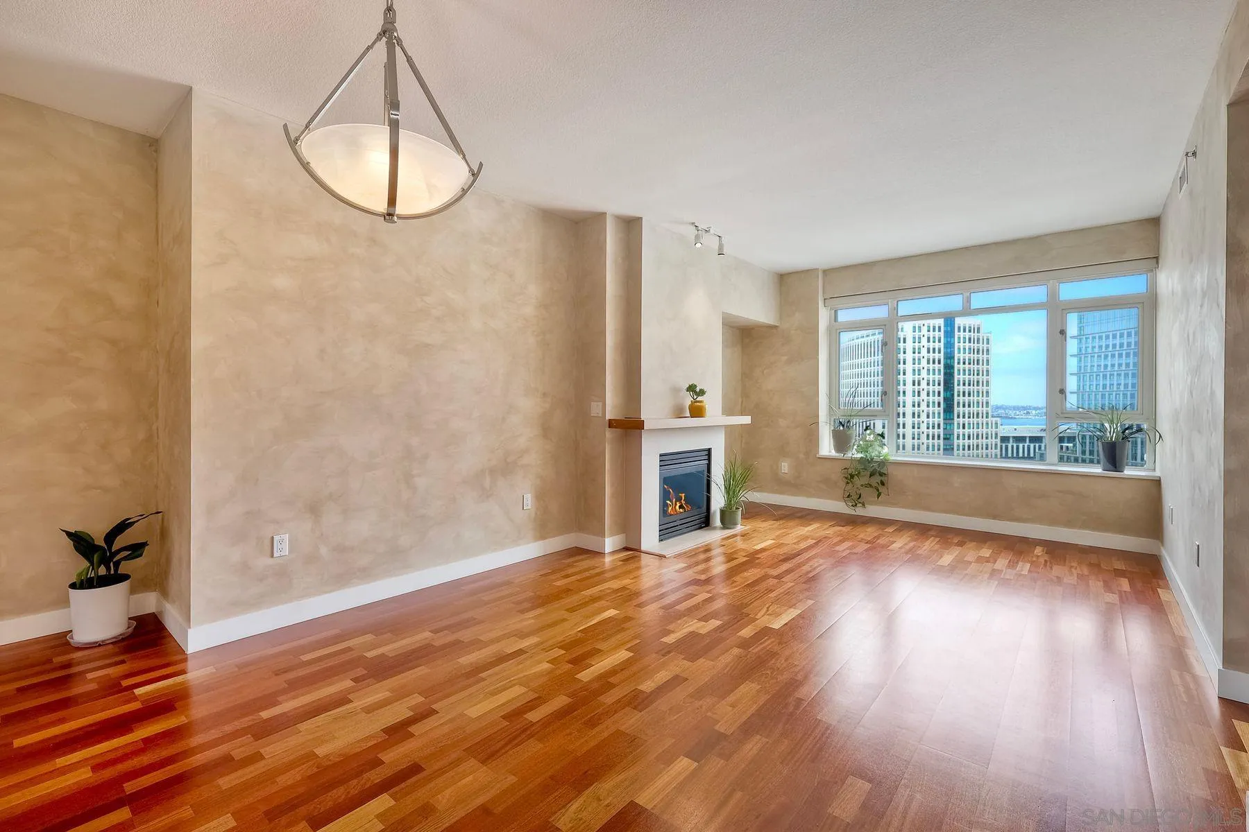 https://cdn.realtyfeed.com/cdn/127/250027957/fccdbc9c0cae75001407436f78b75f4a.webp