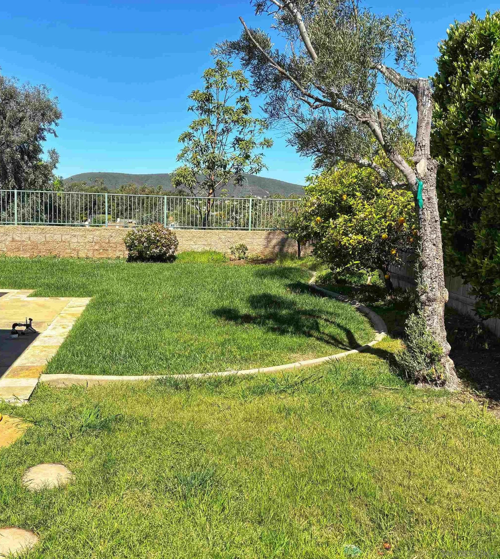 https://cdn.realtyfeed.com/cdn/127/250027989/bab66e3739a1ce99b72983fce55ab18d.webp