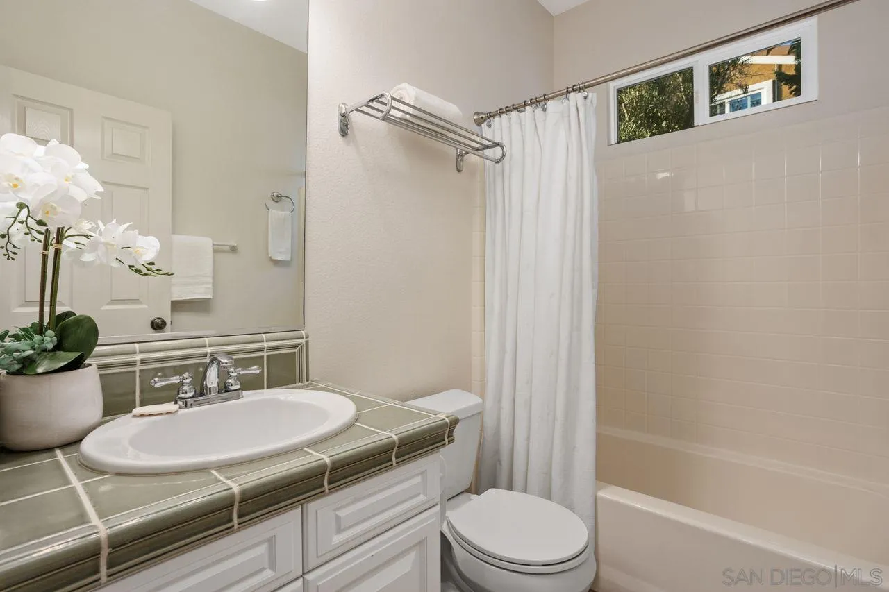 https://cdn.realtyfeed.com/cdn/127/250027989/df1af4f02a67cabb317d07077c5705f8.webp