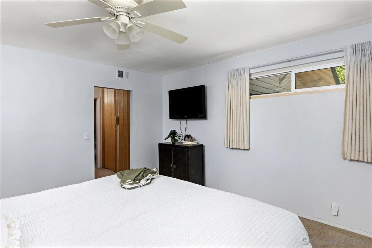 https://cdn.realtyfeed.com/cdn/127/250027996/f36103ec069a53013fea7df0b481ef63.webp