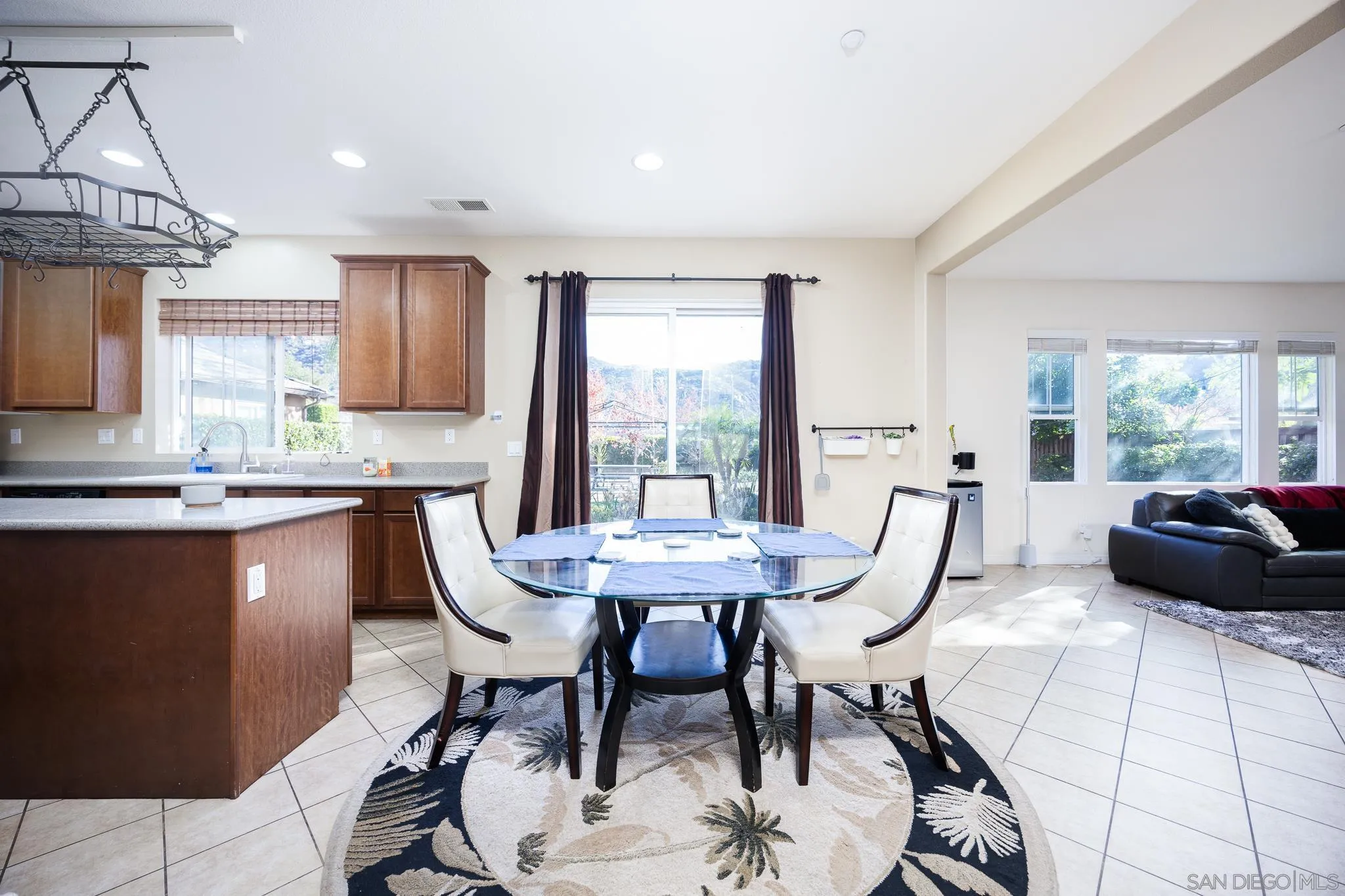 https://cdn.realtyfeed.com/cdn/127/250028002/149dfff66809cb6ac480e34ab60cdd63.webp