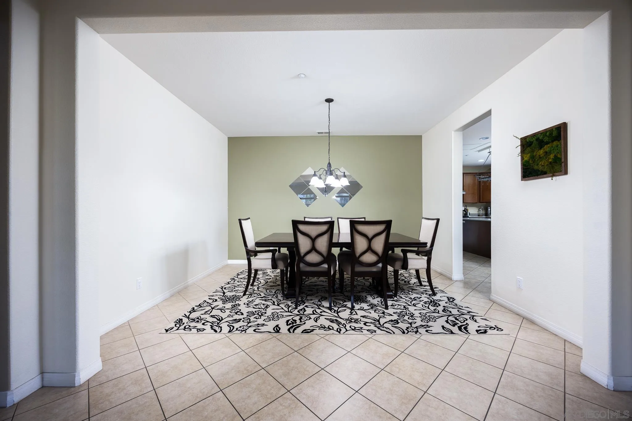 https://cdn.realtyfeed.com/cdn/127/250028002/8ab6f6be1ea8592b349e376f5001002c.webp