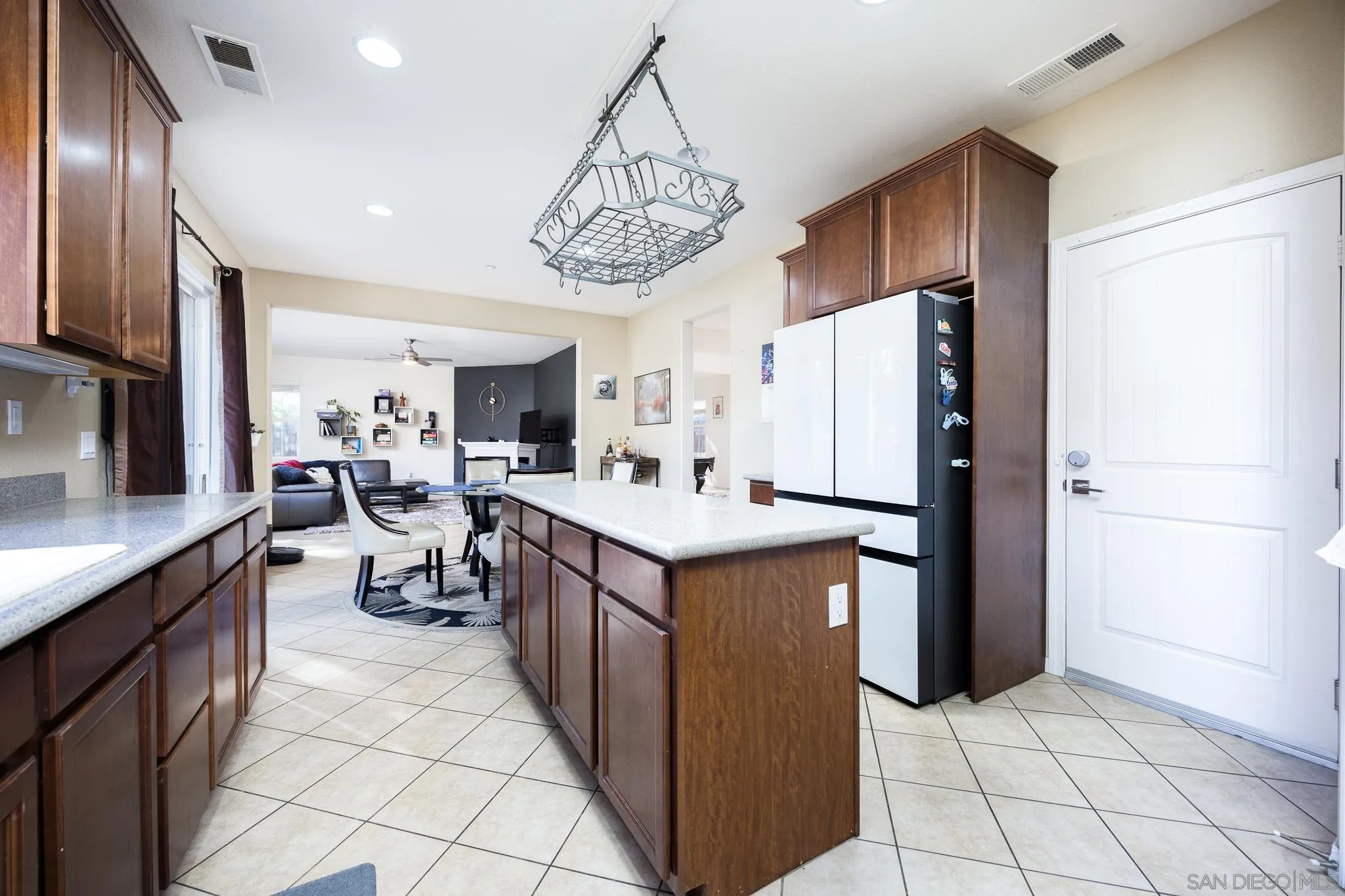 https://cdn.realtyfeed.com/cdn/127/250028002/f17377e03a5431a8464ea1b6cd0f67b8.webp