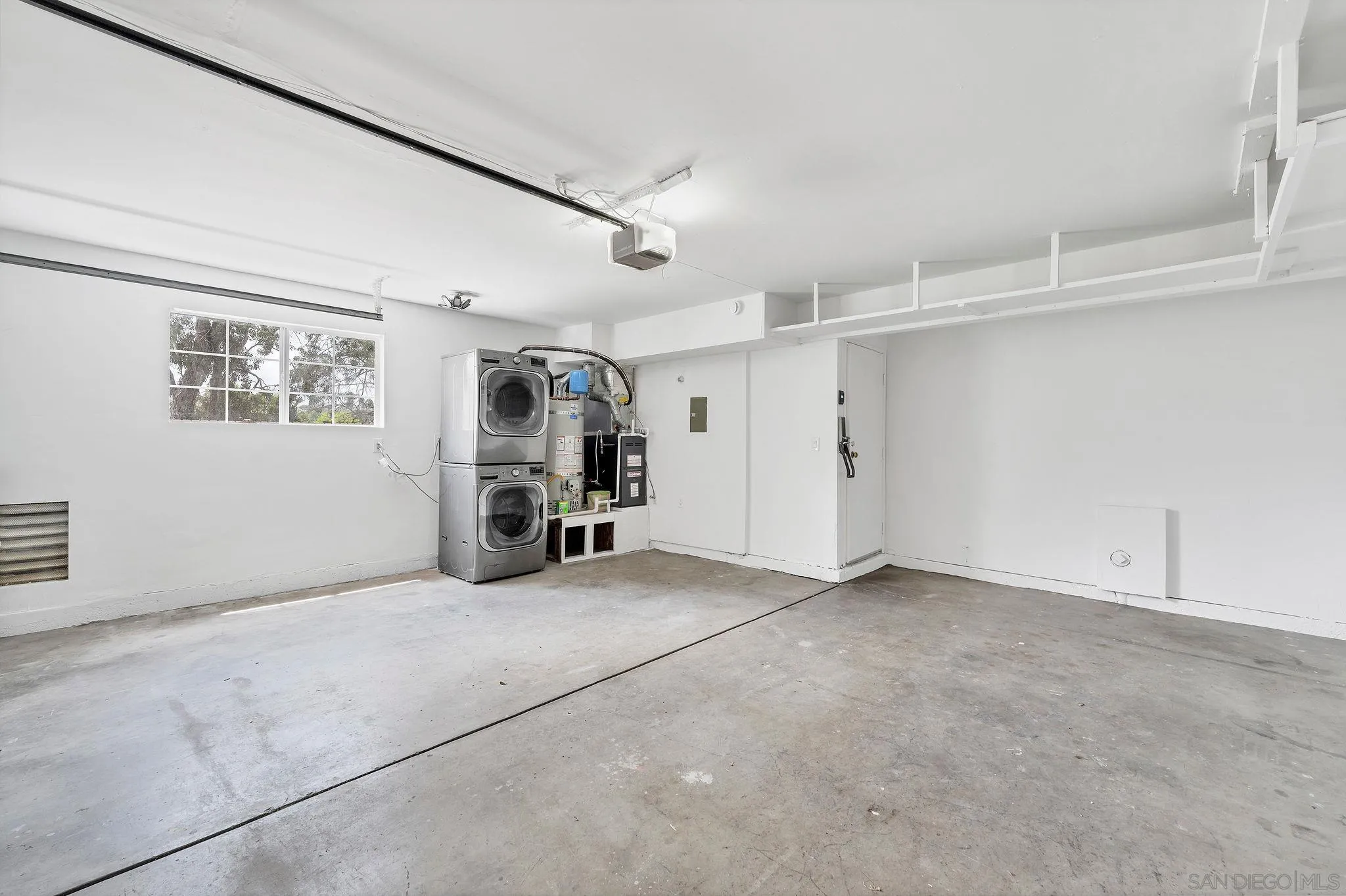 https://cdn.realtyfeed.com/cdn/127/250028026/390a40a8f135a1e8b7c0459b74790205.webp