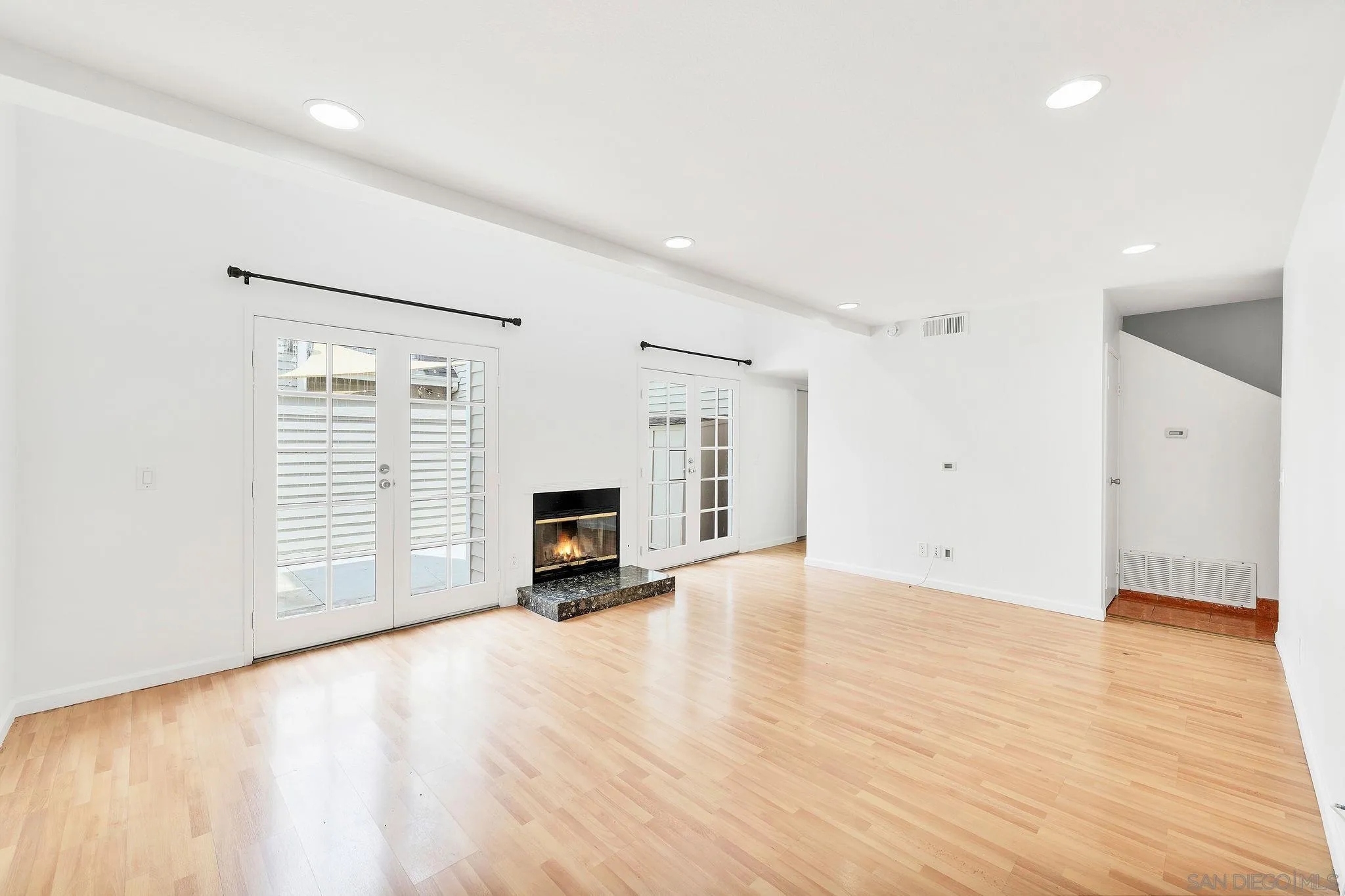 https://cdn.realtyfeed.com/cdn/127/250028026/4b776039fa2410e45eb35b804b780a4c.webp