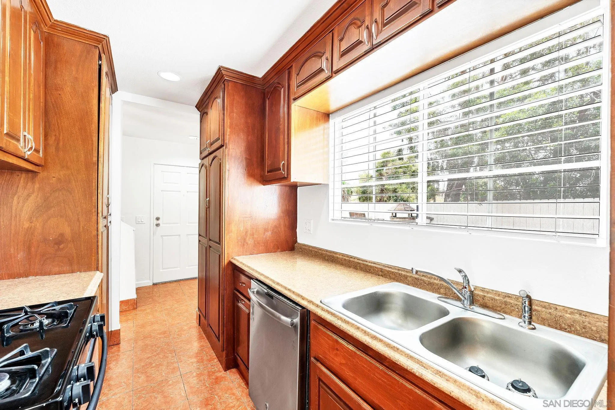 https://cdn.realtyfeed.com/cdn/127/250028026/6aa71ac1a6d65cc5568072e77a444b1d.webp