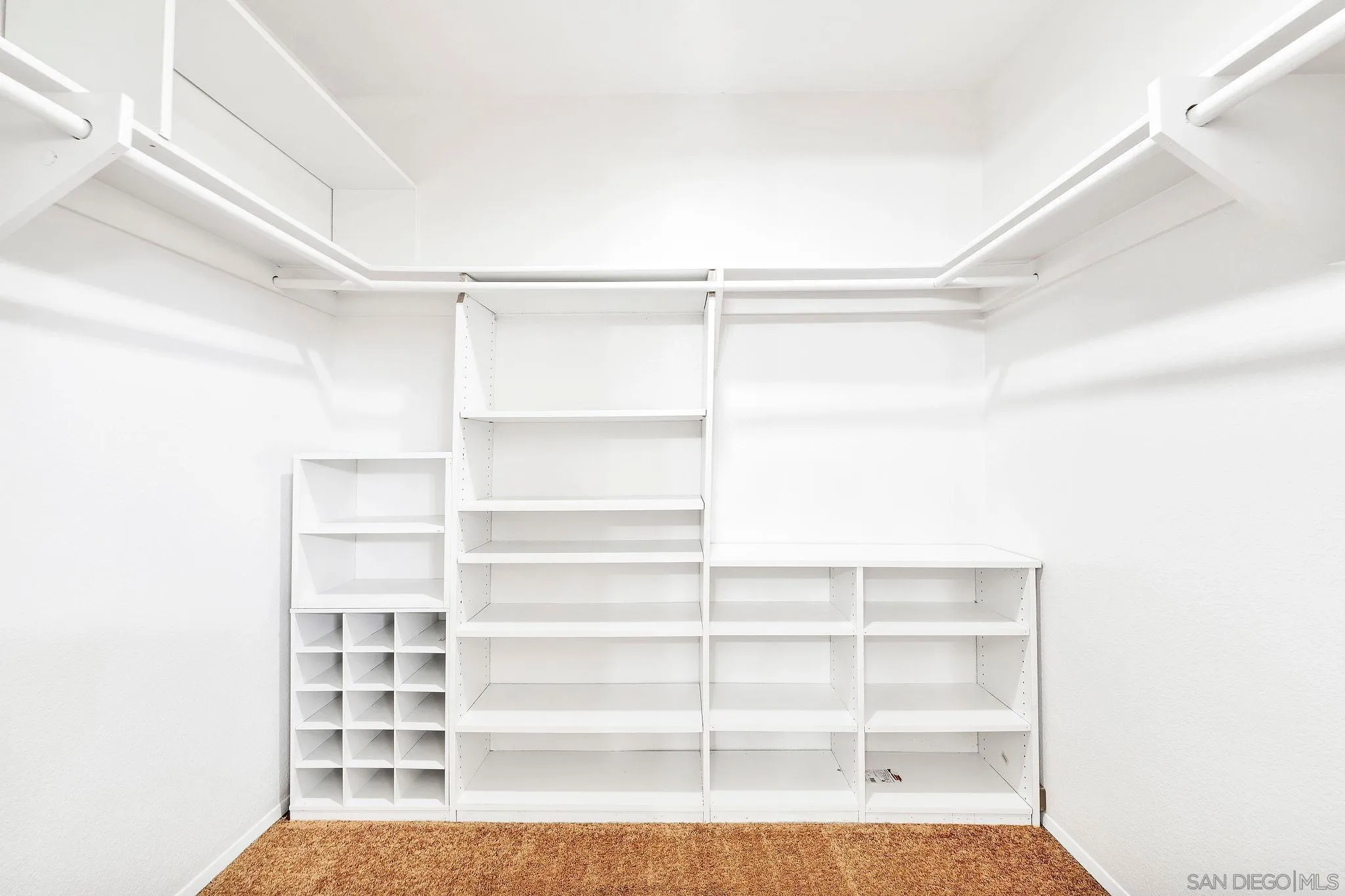https://cdn.realtyfeed.com/cdn/127/250028026/e8e6f33a098abfe08cb430a0c9da94a0.webp