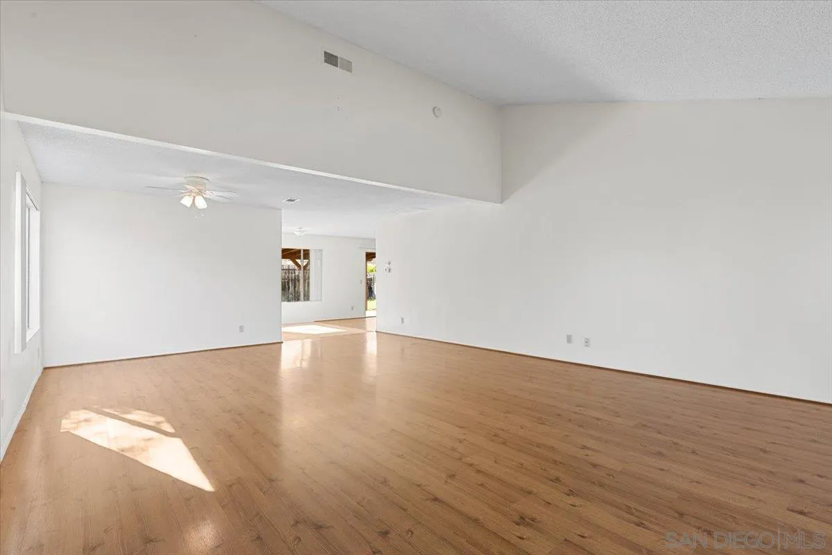 https://cdn.realtyfeed.com/cdn/127/250028032/59981b0c70e8152d0de8abca737d7756.webp