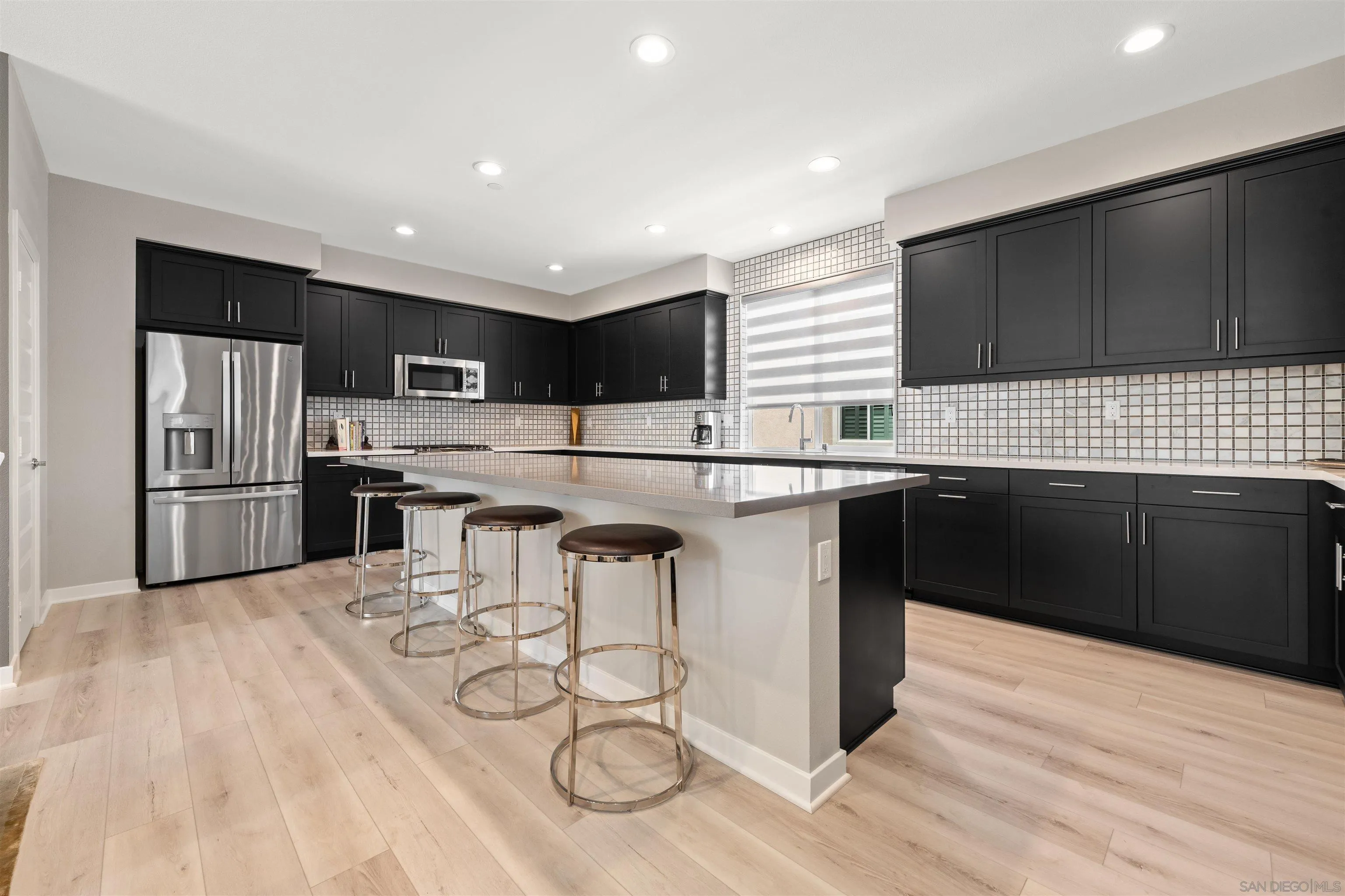 Photo #2: 250028036 Listing 