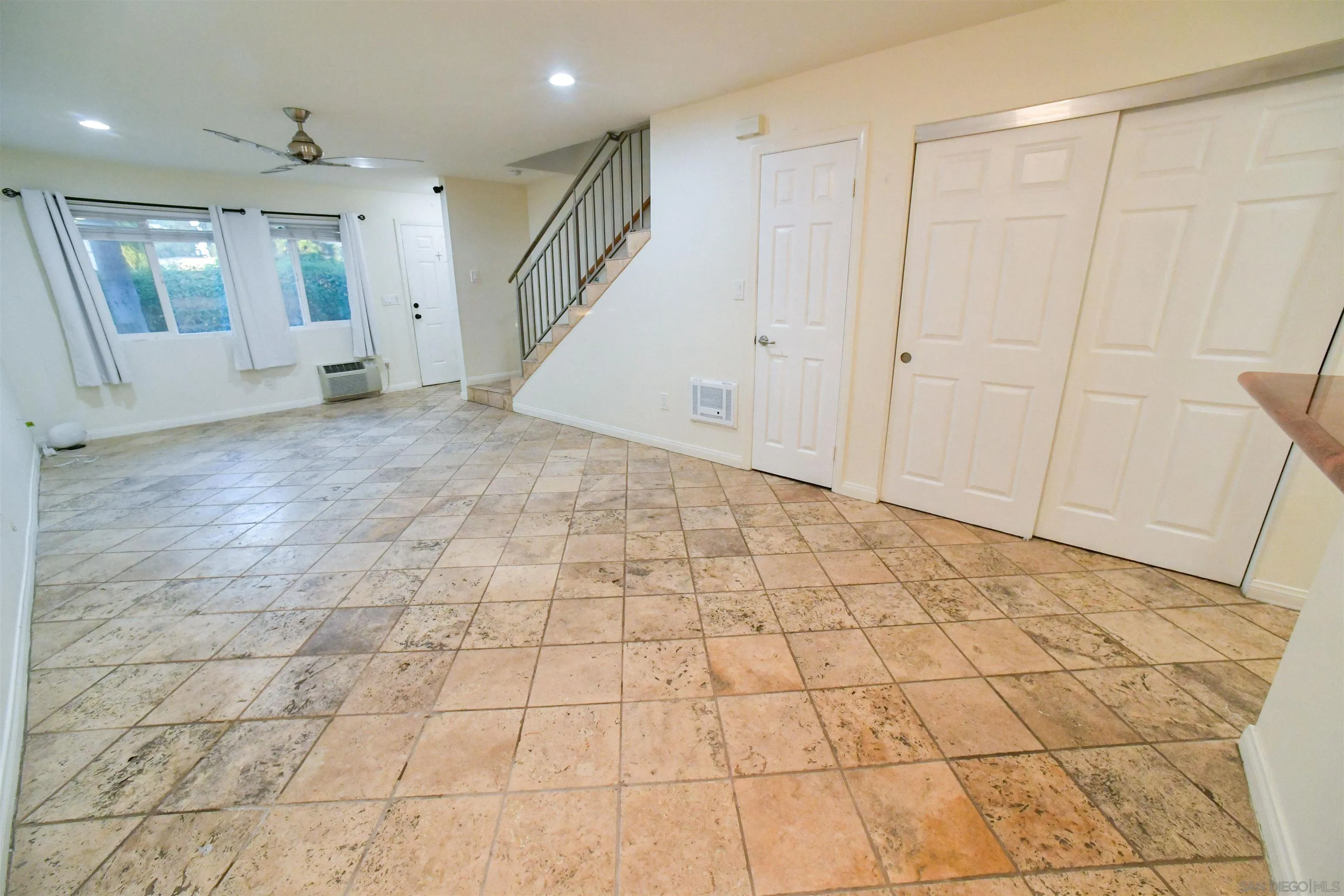 https://cdn.realtyfeed.com/cdn/127/250028060/33e63a26ec99f007b9c0656b113412eb.webp