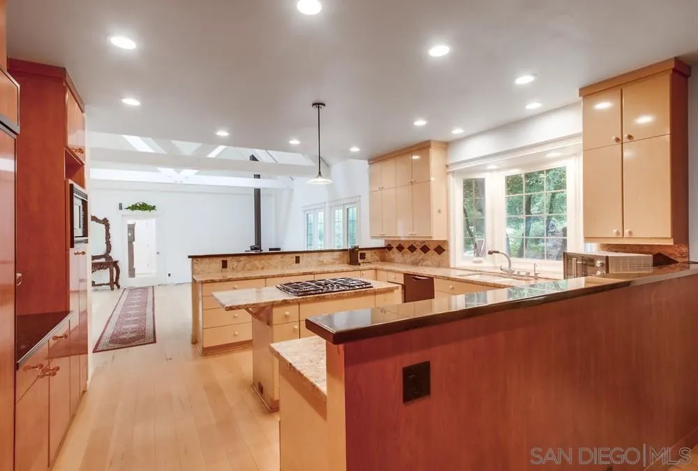 https://cdn.realtyfeed.com/cdn/127/250028066/c132186fe676a2844f699a632c037060.webp