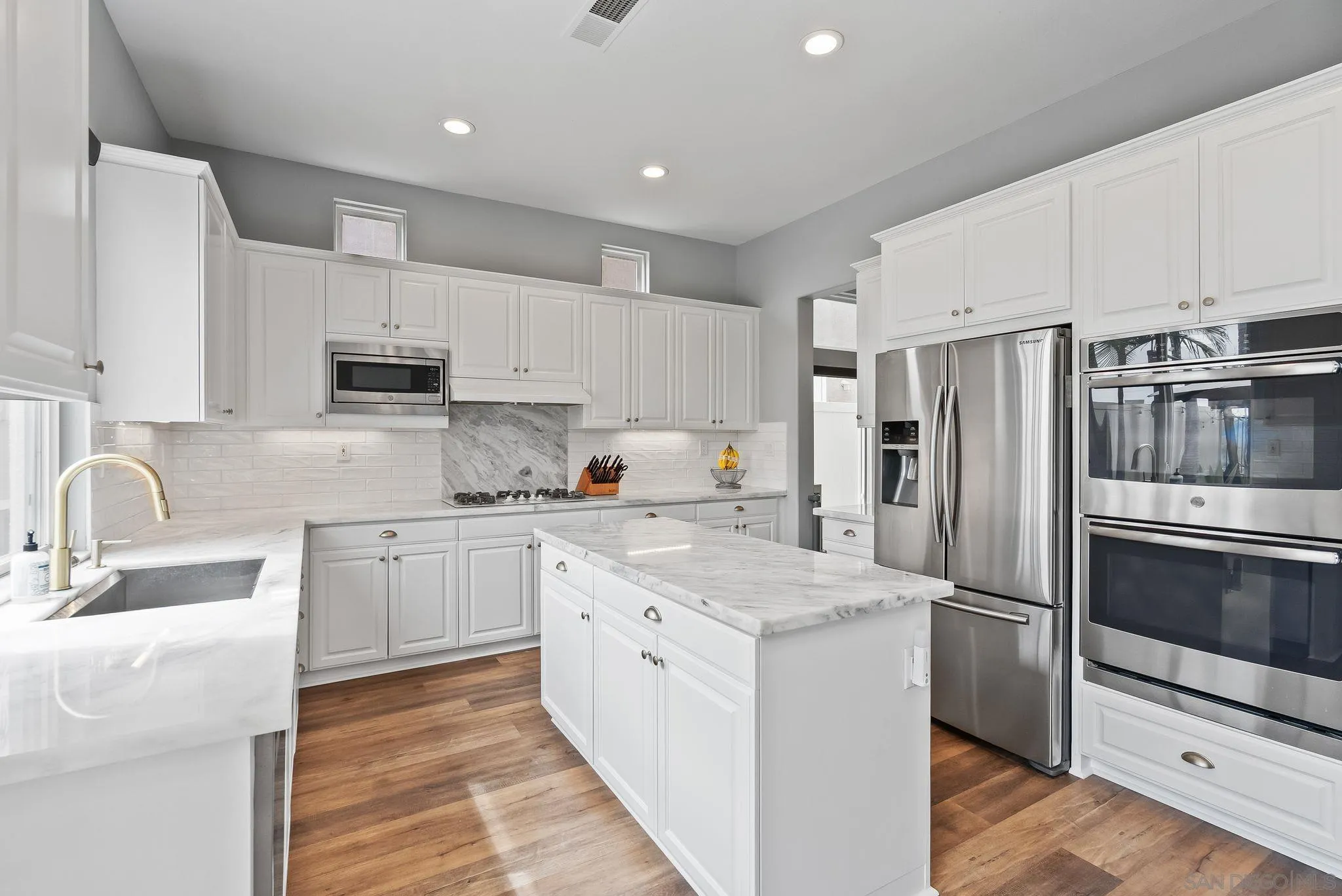https://cdn.realtyfeed.com/cdn/127/250028073/d93cde814b2c91f9525bf817b274e915.webp