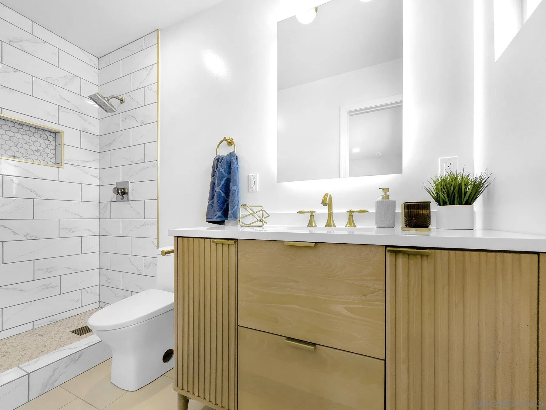 https://cdn.realtyfeed.com/cdn/127/250028080/0aaee85d108ee6873ab34a95a32235a1.webp