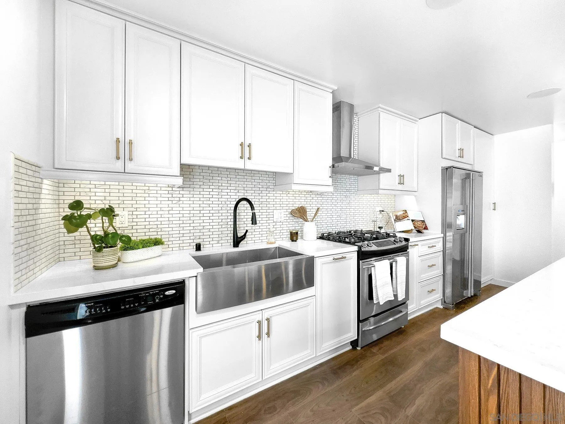 https://cdn.realtyfeed.com/cdn/127/250028080/0f5a063d0c802e2d1bec3b9e708406ec.webp
