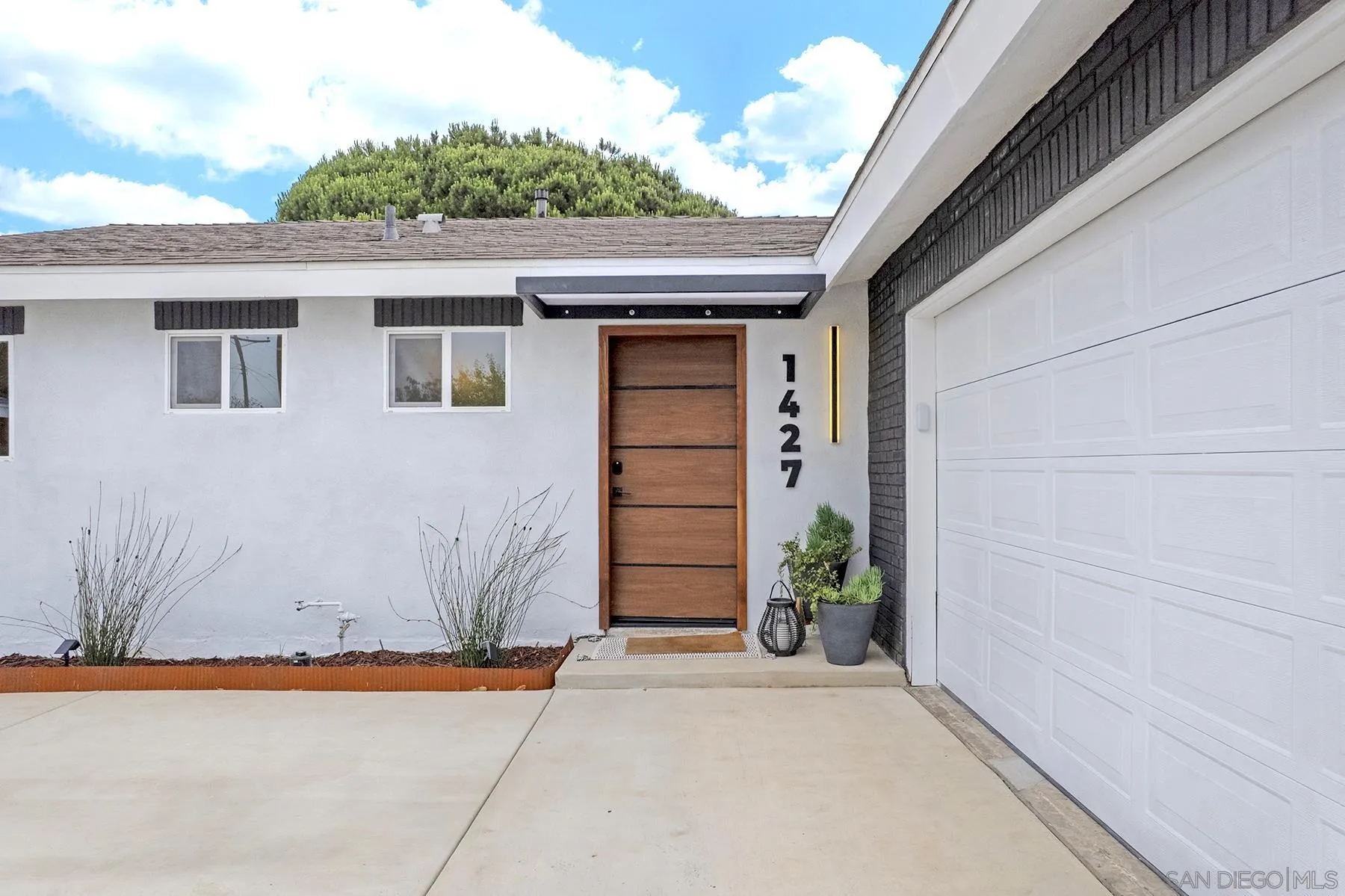 https://cdn.realtyfeed.com/cdn/127/250028080/924af2abe4fa7c2f369ecd7254bb3c79.webp