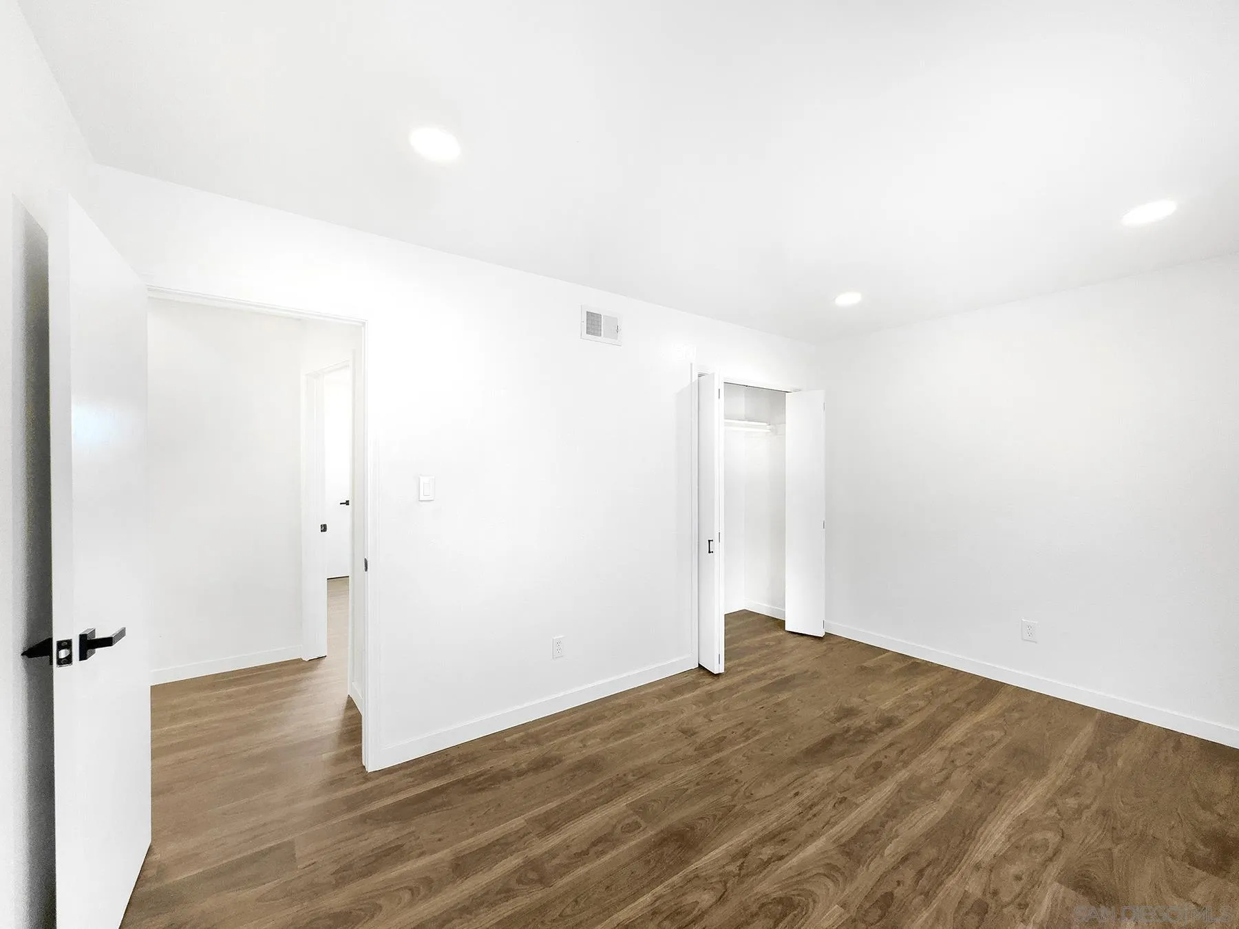 https://cdn.realtyfeed.com/cdn/127/250028080/f8c726ef4459b69648da7827e74387b8.webp