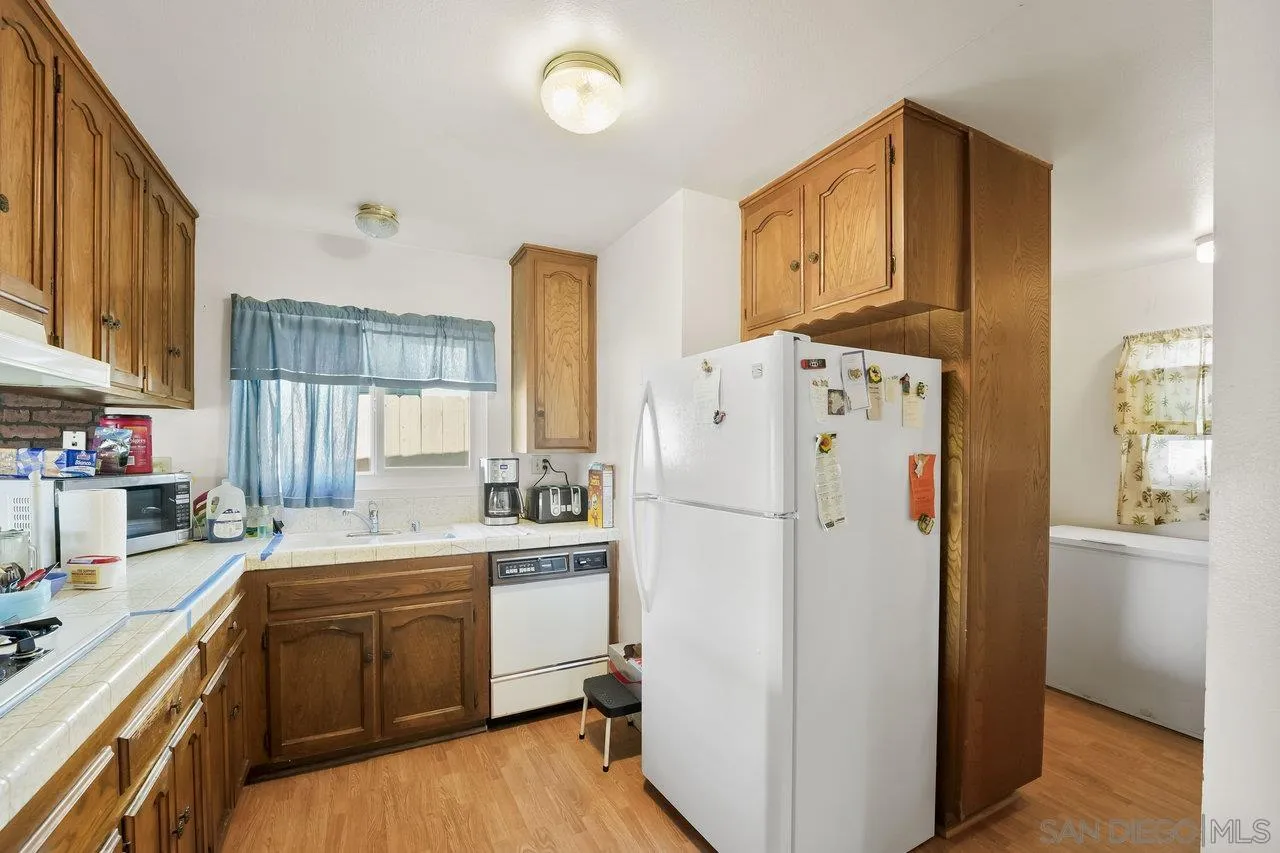 https://cdn.realtyfeed.com/cdn/127/250028083/2f9118c3dce2ff82978e6f2db7e9bab9.webp