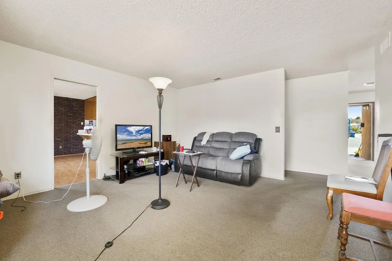 https://cdn.realtyfeed.com/cdn/127/250028083/886f2648e08e6800664942792615b166.webp