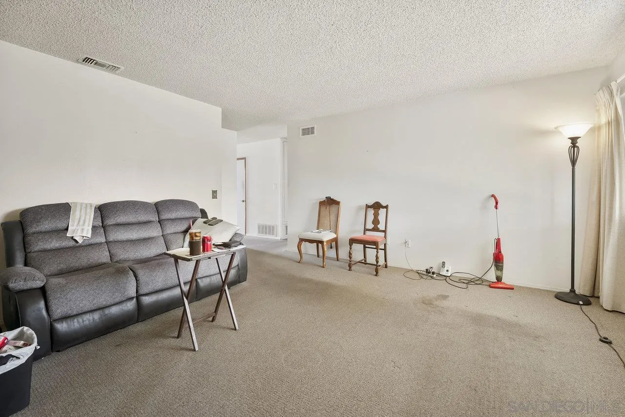 https://cdn.realtyfeed.com/cdn/127/250028083/cb7a52433630d2a90305fd9c5c89b999.webp