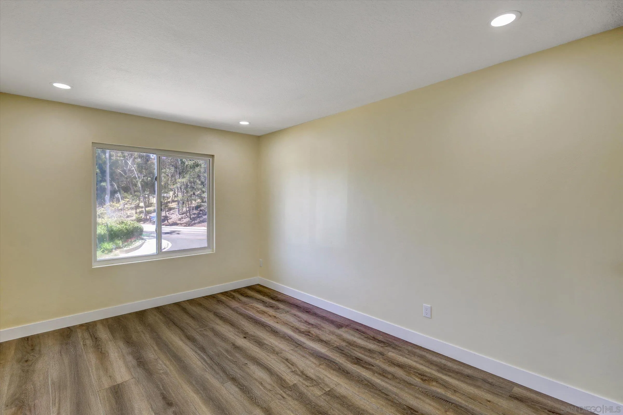 https://cdn.realtyfeed.com/cdn/127/250028092/0cc7ce7ceec9d42d1ea7ecd7066efbc2.webp
