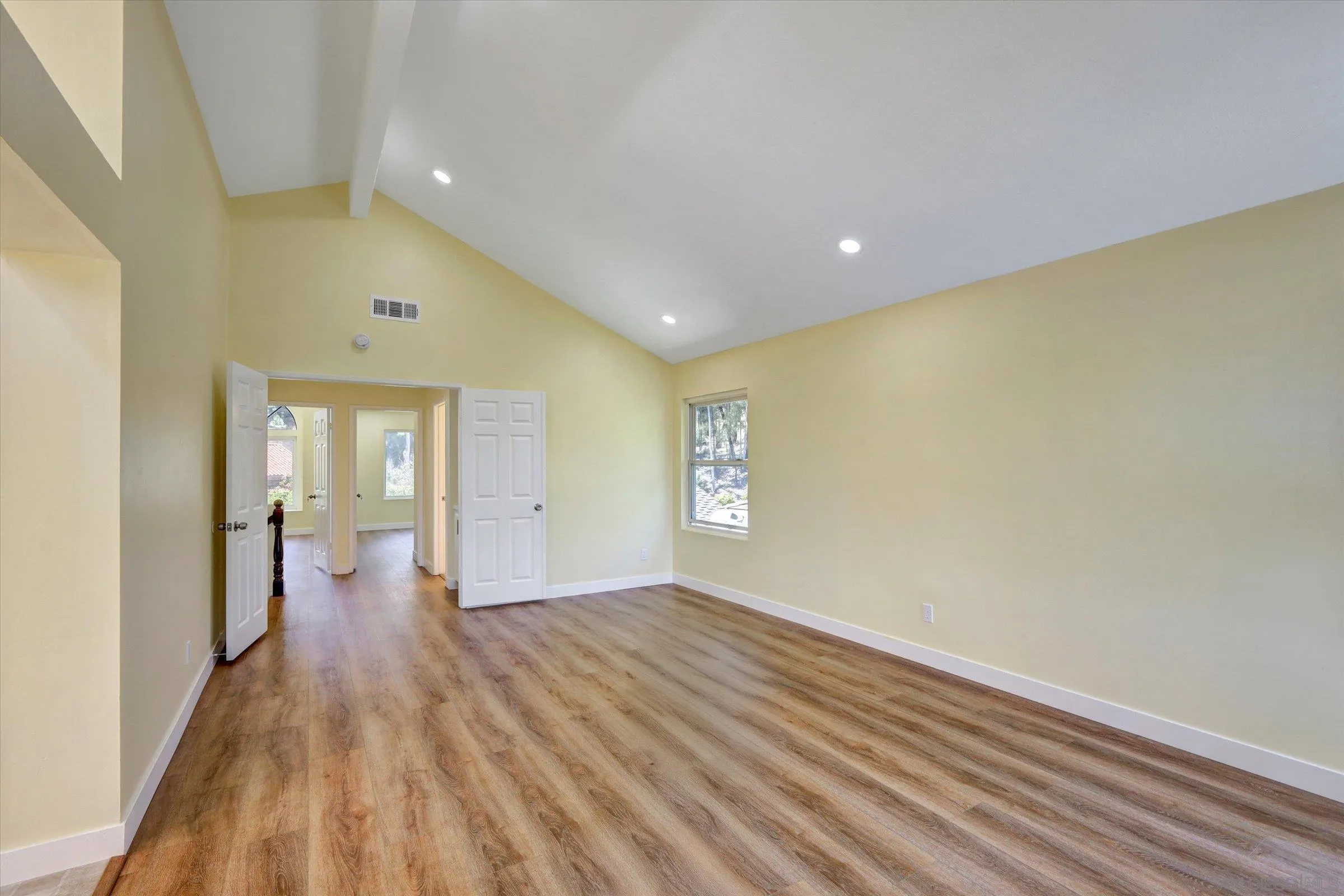 https://cdn.realtyfeed.com/cdn/127/250028092/17f3068e39f1d6094cb75389b2cc3ea3.webp