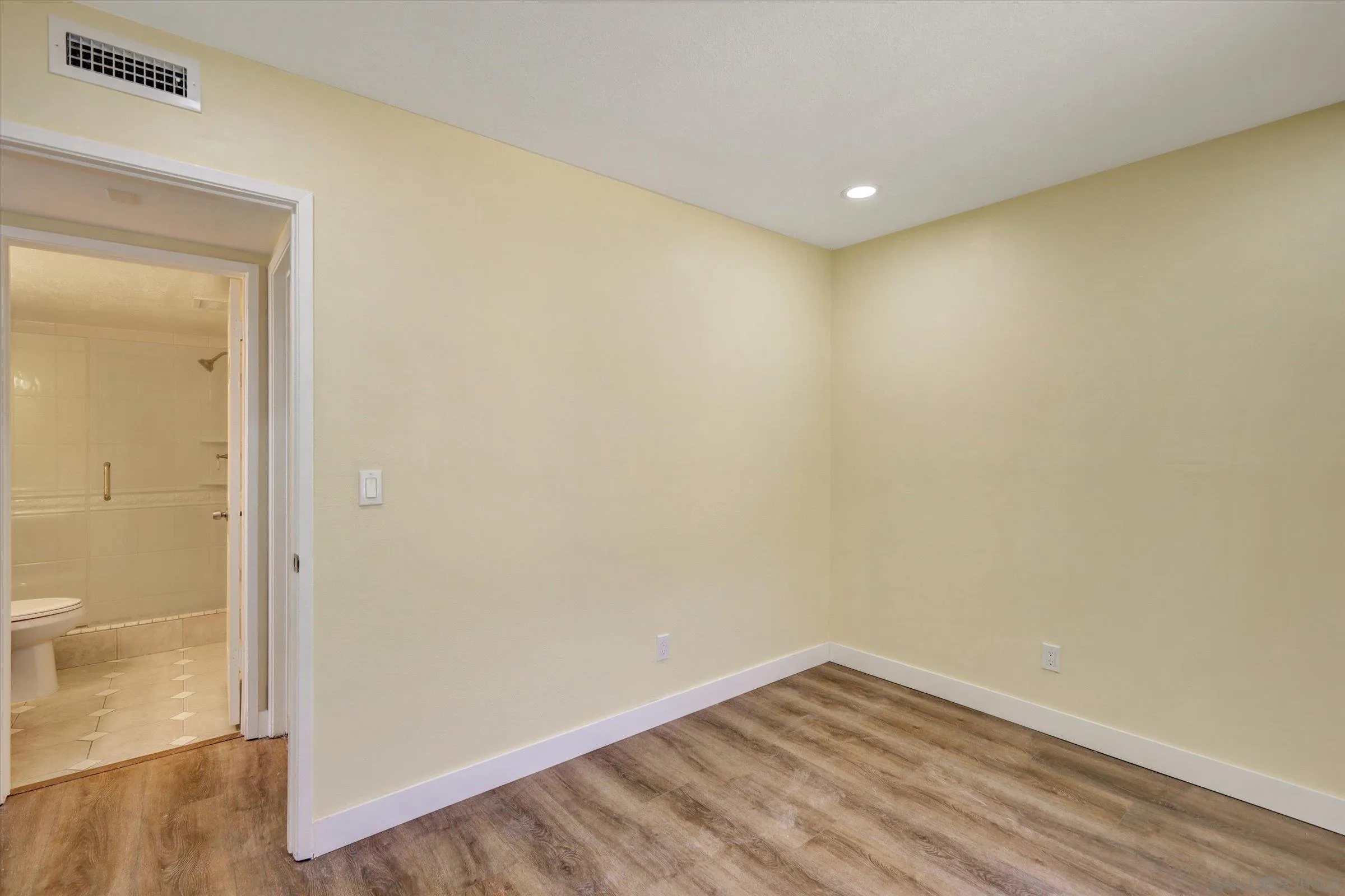 https://cdn.realtyfeed.com/cdn/127/250028092/51a2d1b606cd78c87a6a318d1626224d.webp