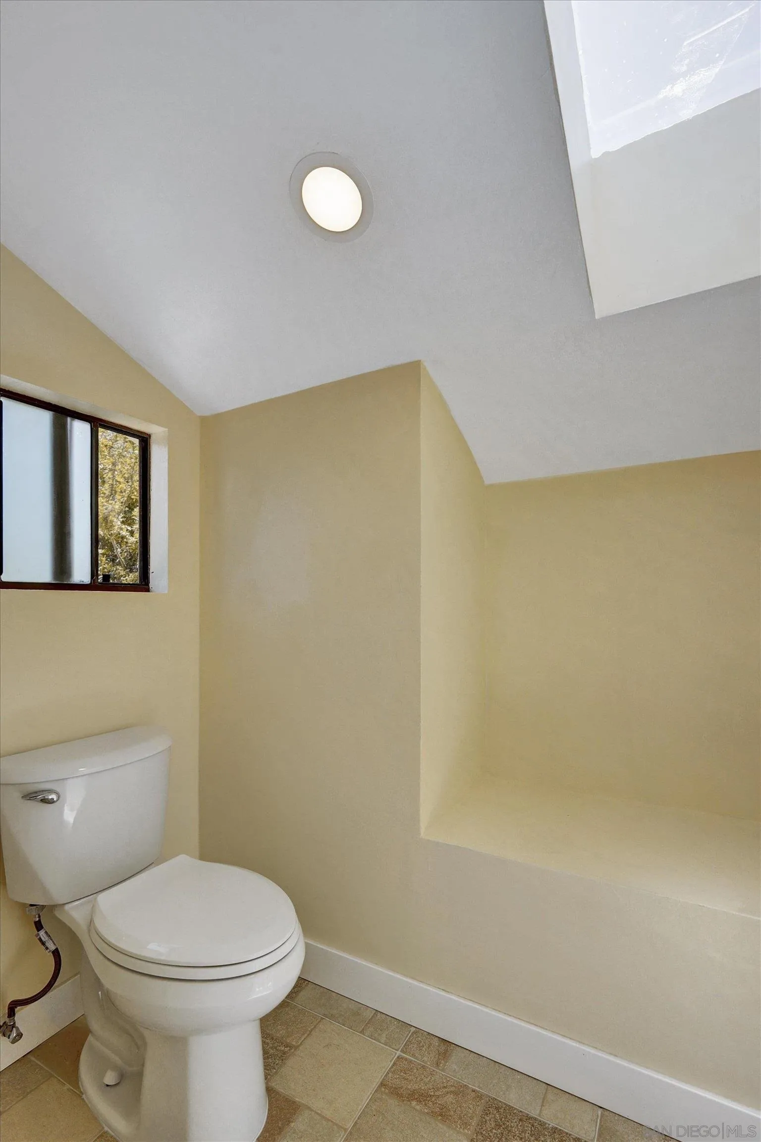 https://cdn.realtyfeed.com/cdn/127/250028092/52780d3c6194fe560f84c68027fddfd4.webp