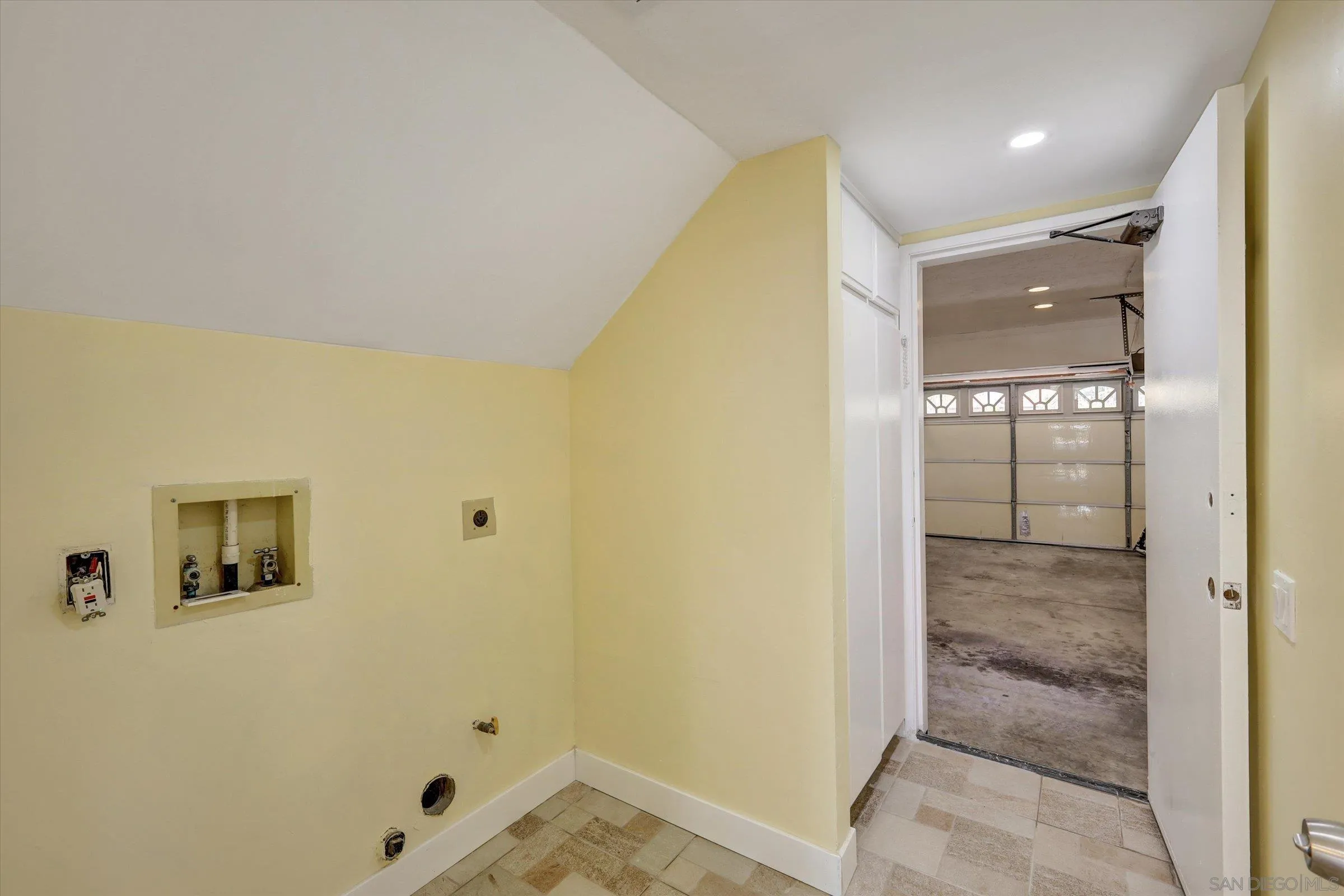 https://cdn.realtyfeed.com/cdn/127/250028092/95bd096cbdca605d24372f90afdf410a.webp