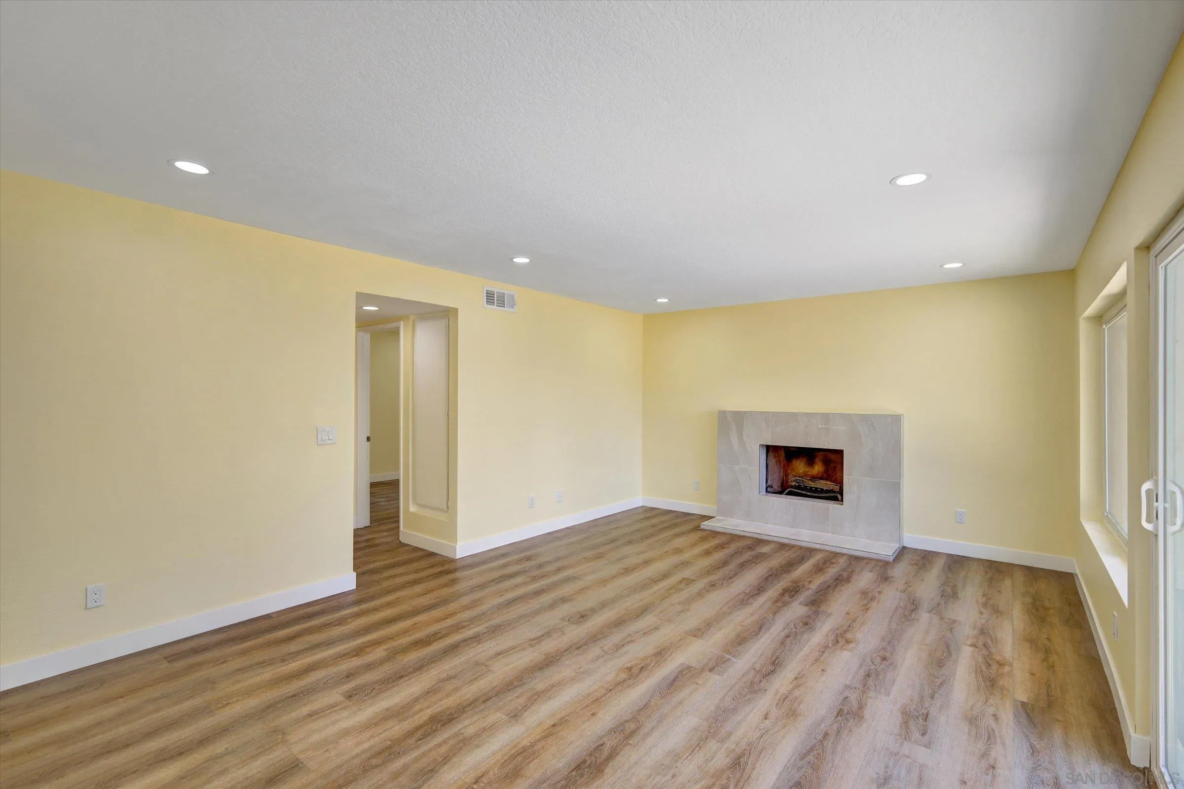 https://cdn.realtyfeed.com/cdn/127/250028092/994f5d0549ed8bec8ca0956f5fc9d2f5.webp
