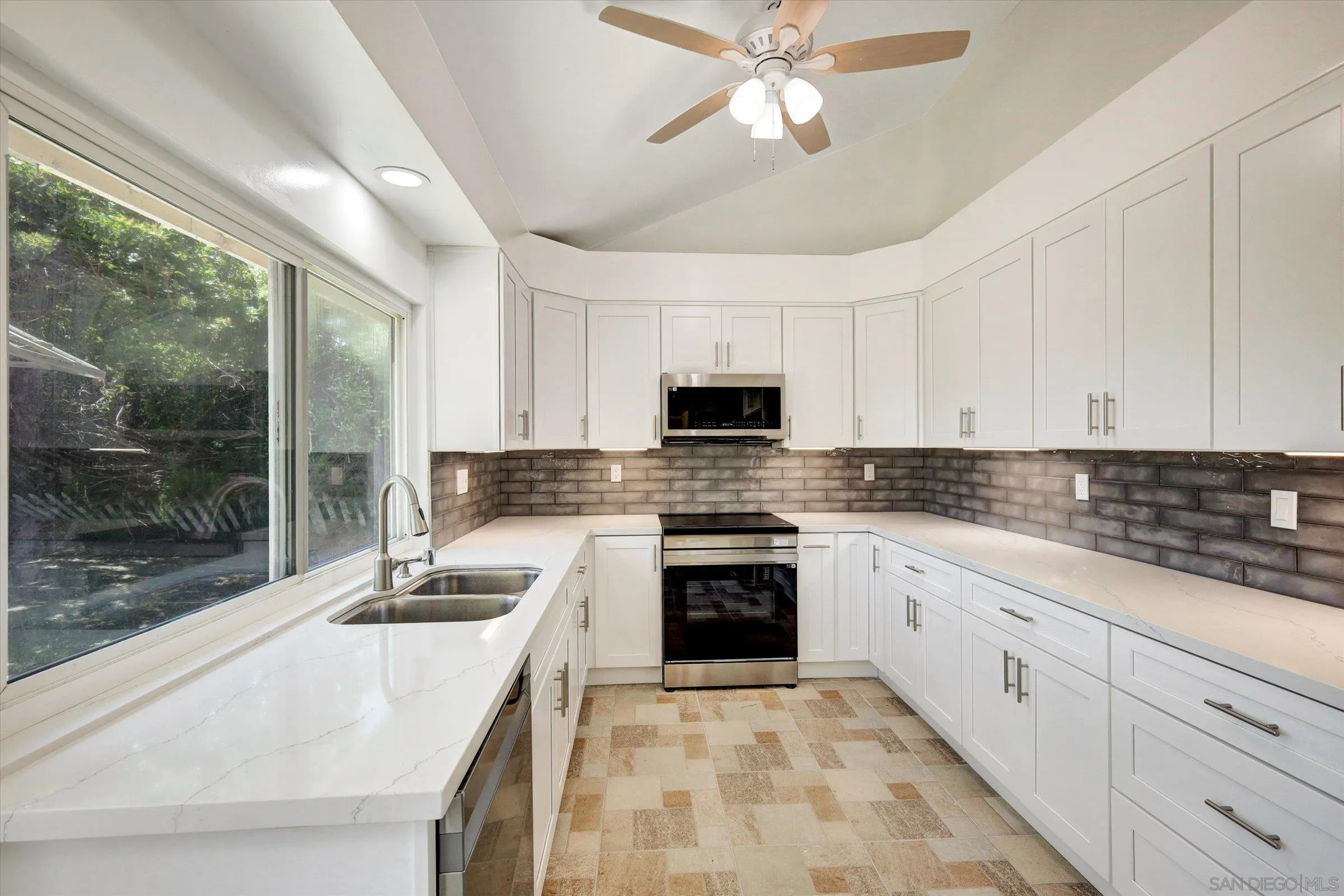 https://cdn.realtyfeed.com/cdn/127/250028092/a058889f60ed7915405d164c7c99abcf.webp