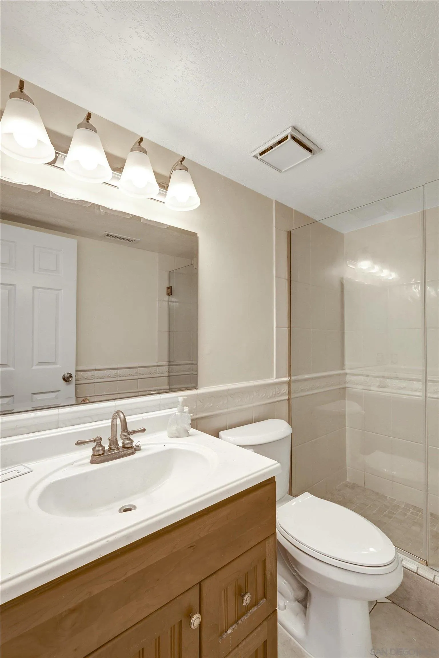 https://cdn.realtyfeed.com/cdn/127/250028092/b93e026964cc67474ee9cfec31ceb78f.webp