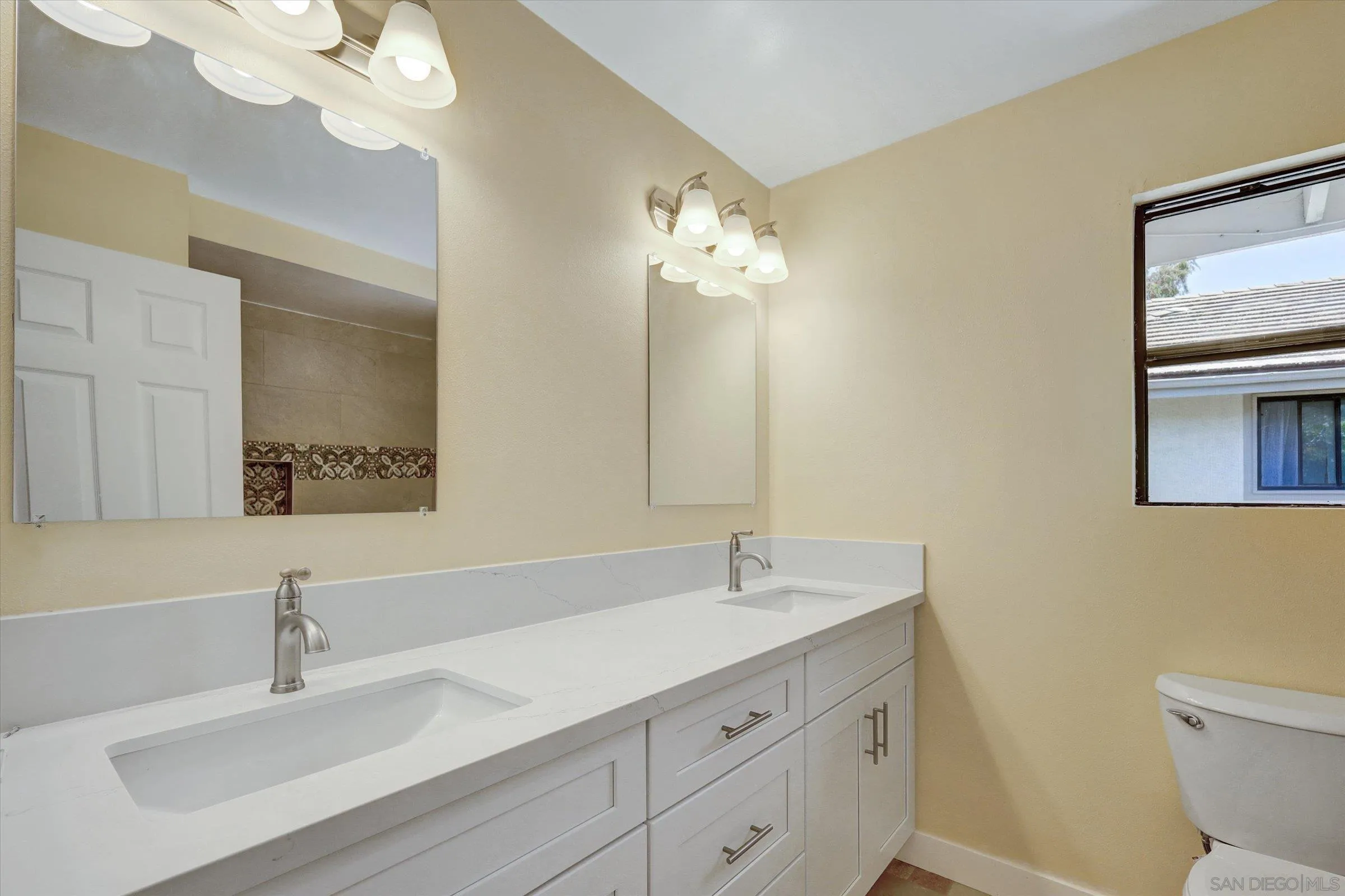 https://cdn.realtyfeed.com/cdn/127/250028092/c0b9af0d2f03e75bf09714790af1ee41.webp